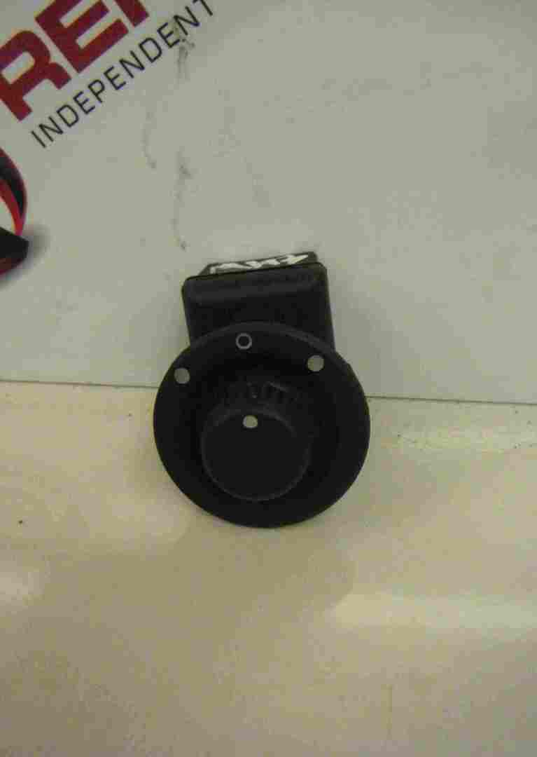 Renault Twingo 2007-2011 Wing Mirror Adjuster Switch 8200002442
