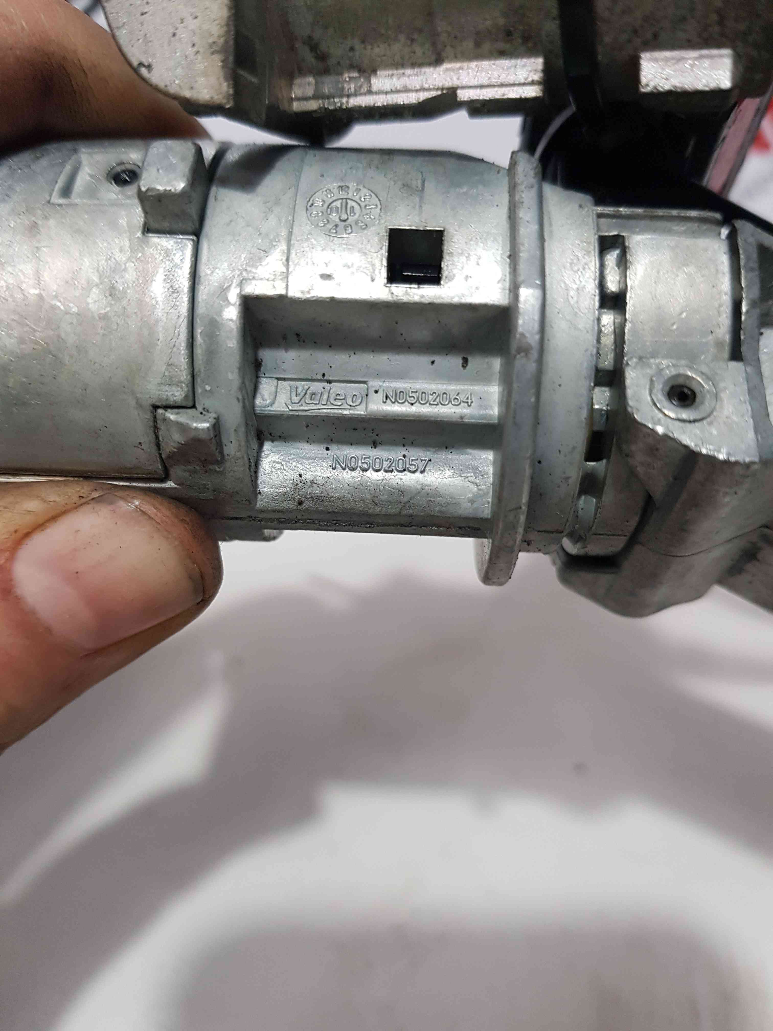 Thumb 7 Renault Clio MK3 2005-2014 Ignition Barrel Flip KEY + Door Lock 8200214168