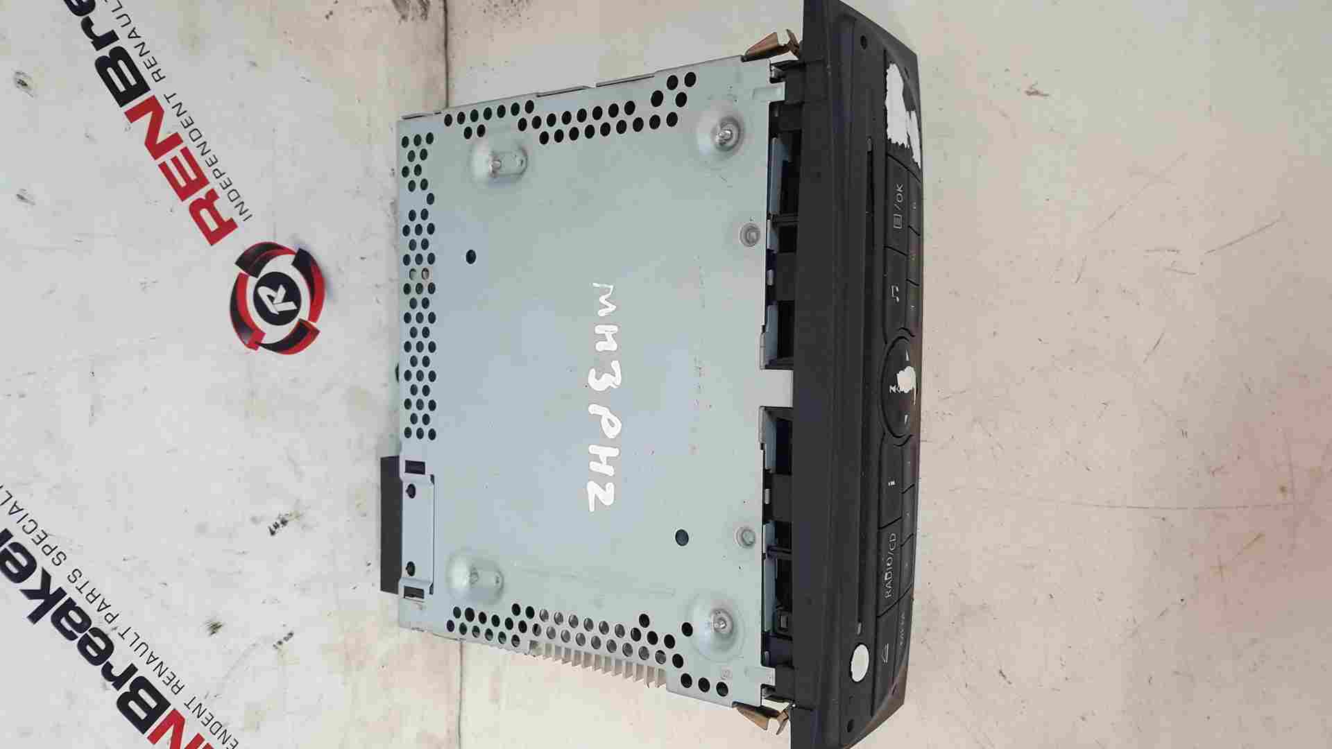 Thumb 3 Renault Clio MK3 2008-2012 Cd Player Radio + Code 281150038R
