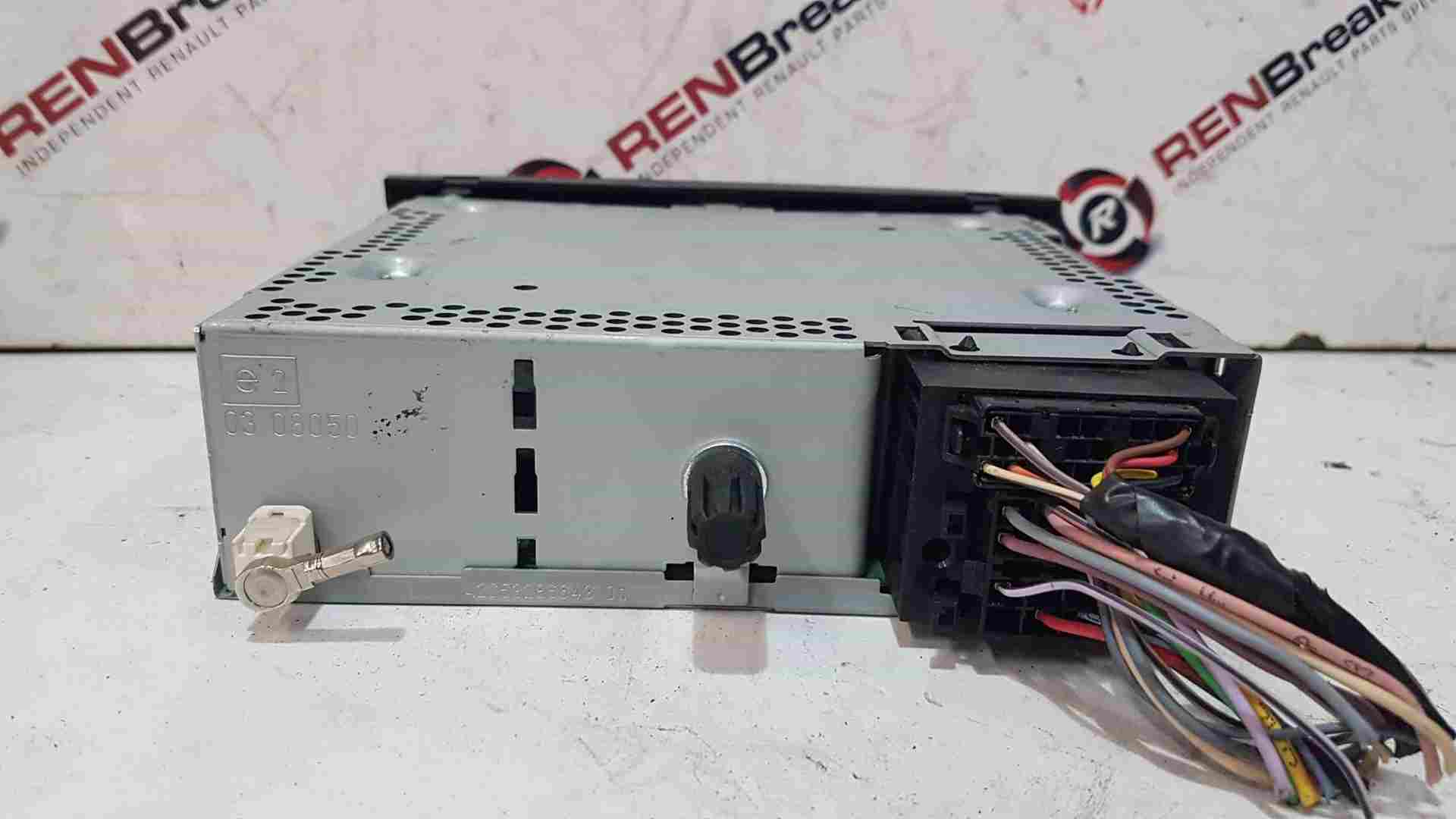 Thumb 3 Renault Clio MK3 2008-2012 Cd Player Radio + Code 281150038R
