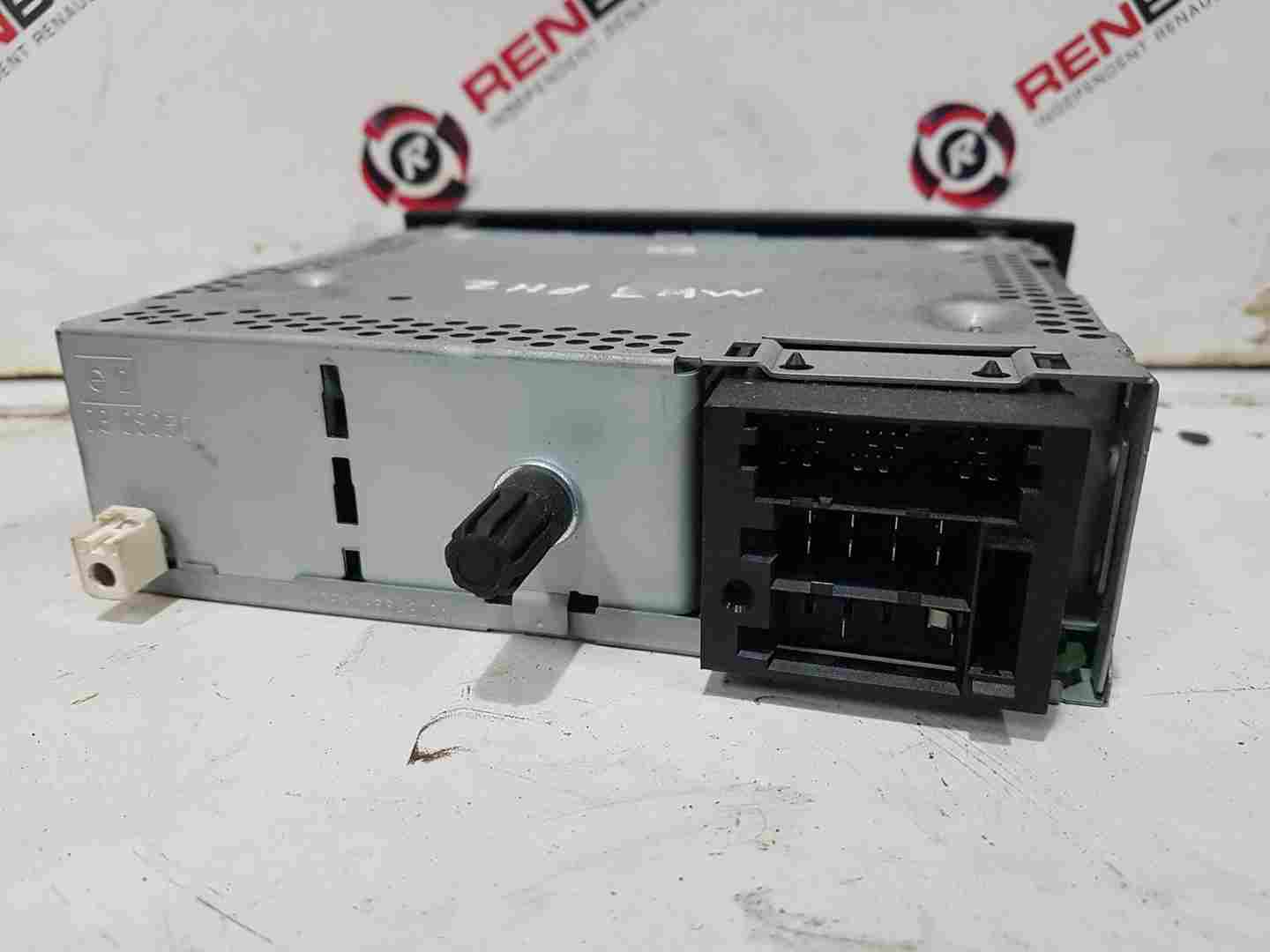 Thumb 3 Renault Clio MK3 2008-2012 Cd Player Radio + Code 281150038R