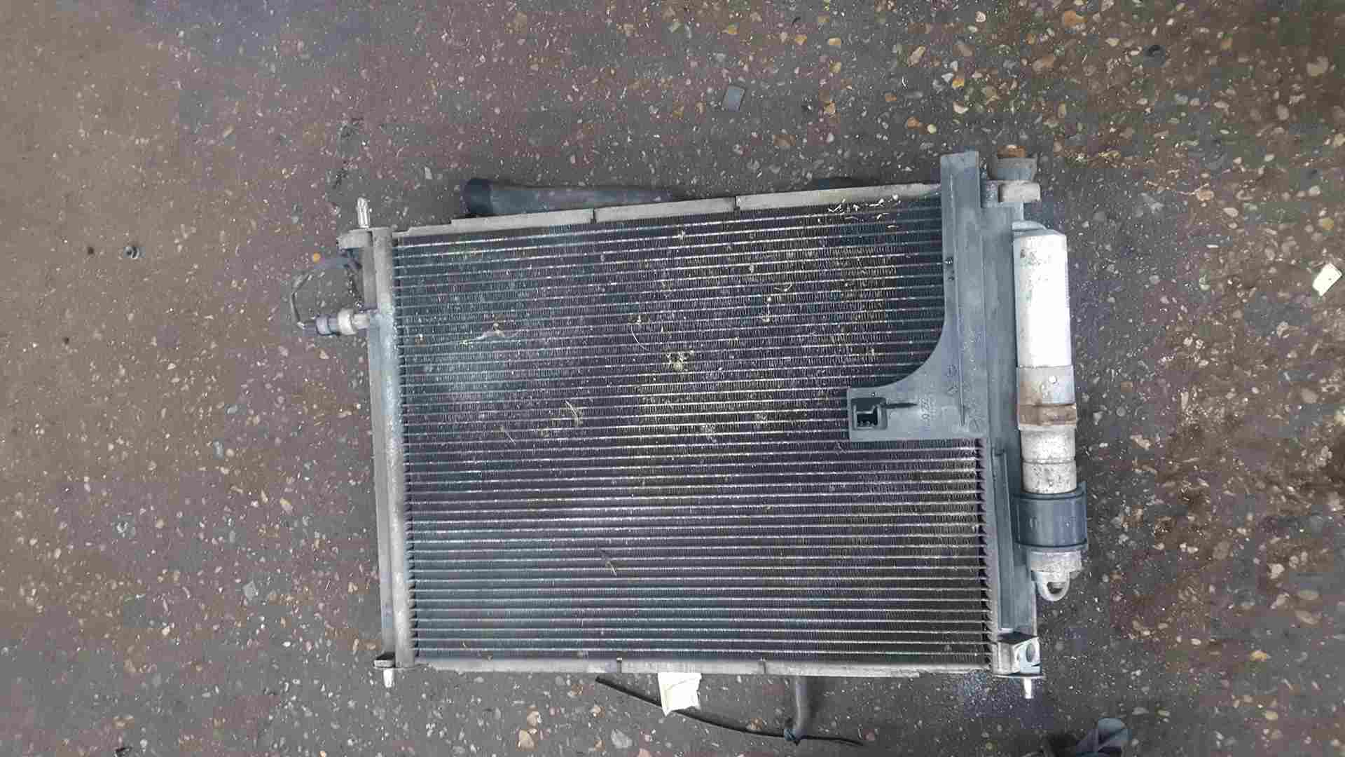 Thumb 2 Renault Clio MK3 2009-2012 1.2 16V Radiator RAD Pack Cooling FAN 8200688390