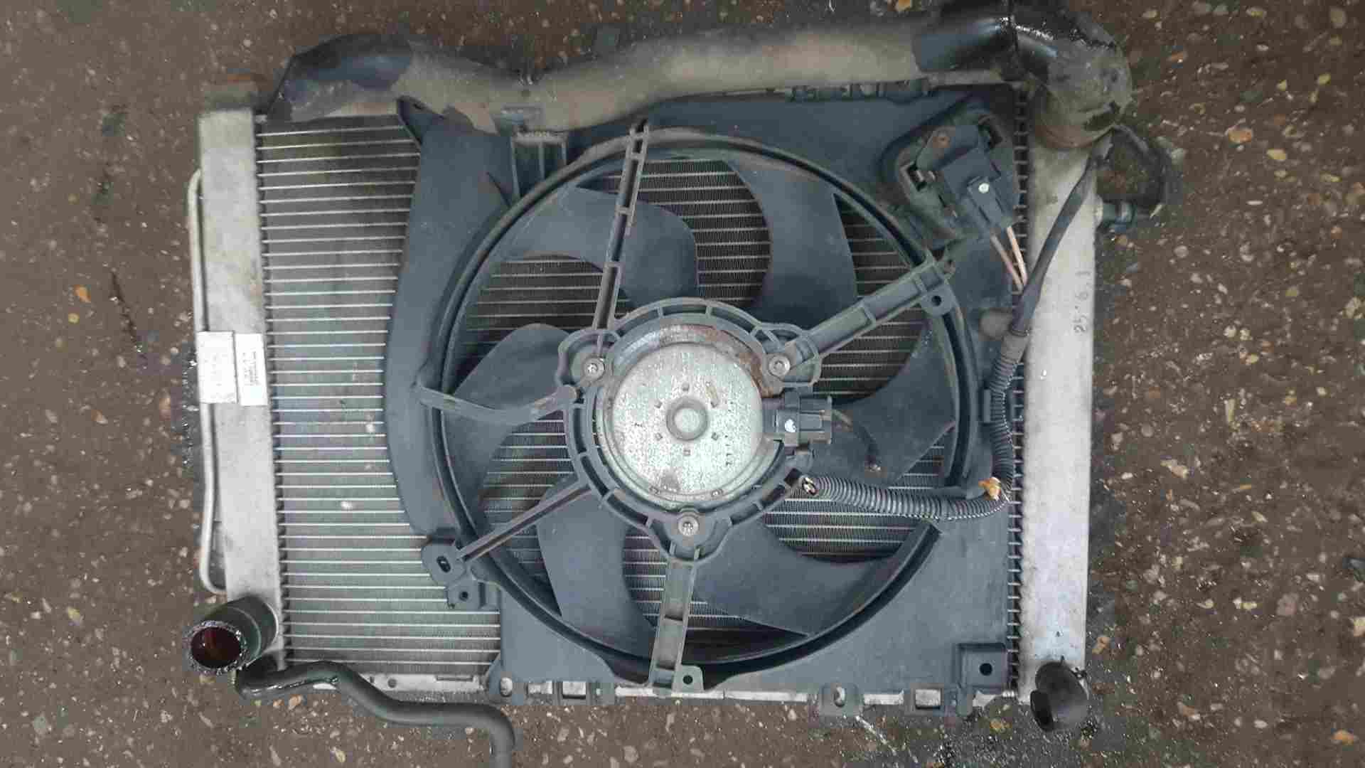 Thumb 5 Renault Clio MK3 2009-2012 1.2 16V Radiator RAD Pack Cooling FAN 8200688390