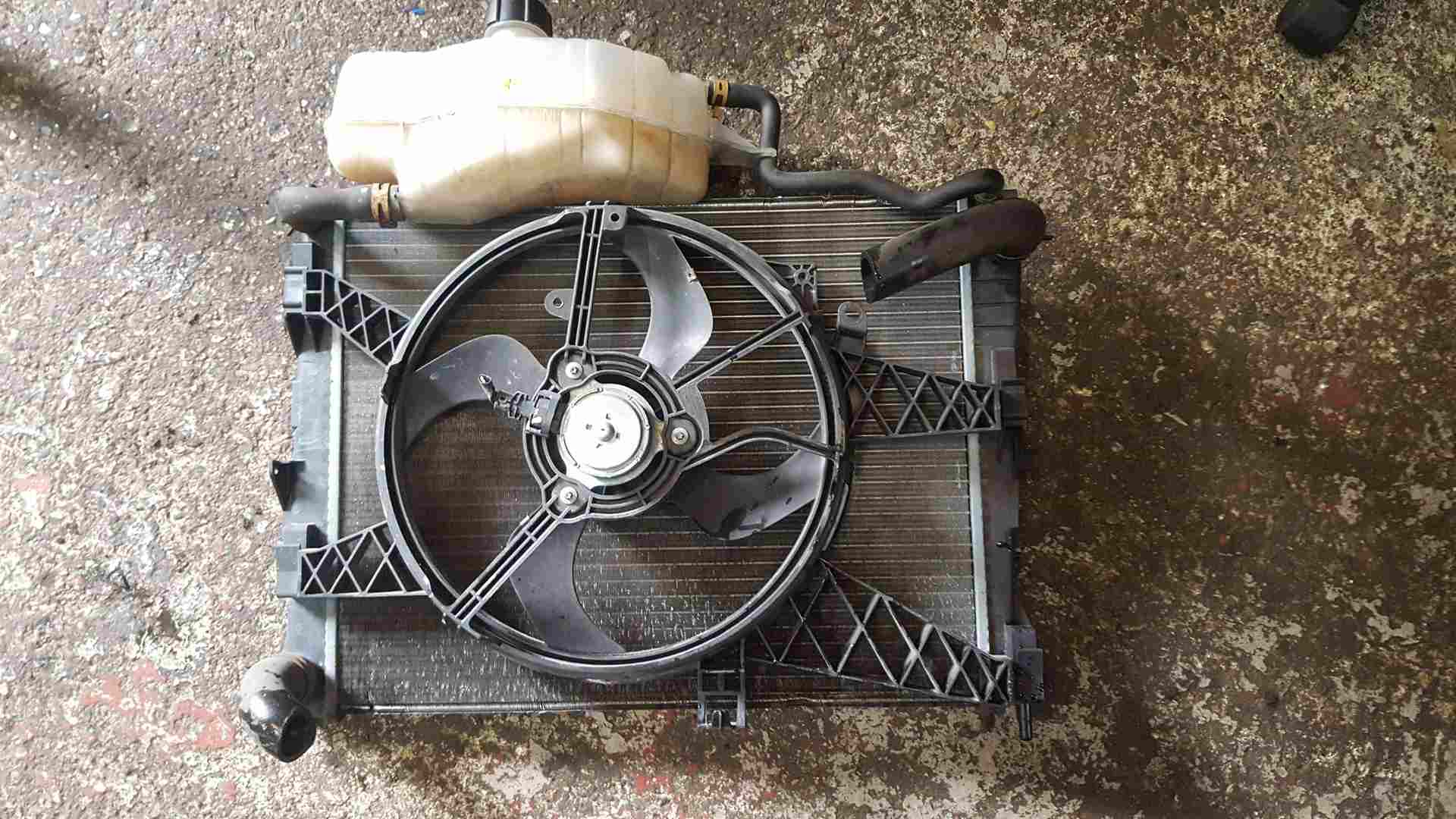 Thumb 3 Renault Clio MK3 2009-2012 1.2 16V Radiator RAD Pack Cooling FAN No Ac
