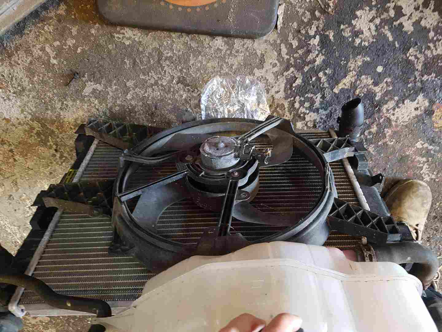 Thumb 2 Renault Clio MK3 2009-2012 1.2 16V Radiator RAD Pack Cooling FAN No Ac