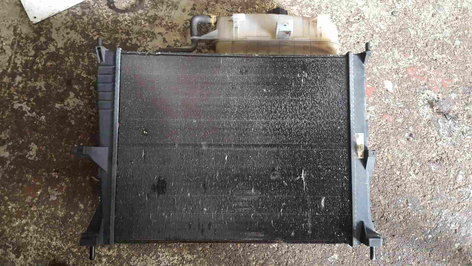 Renault Clio MK3 2009-2012 1.2 16V Radiator RAD Pack Cooling FAN No Ac
