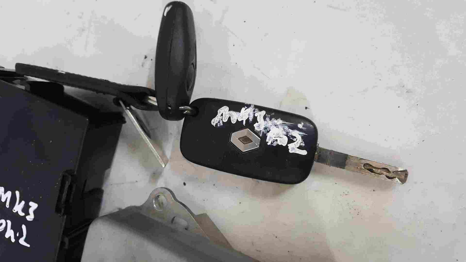 Thumb 2 Renault Clio MK3 2009-2012 1.5 DCi ECU Set UCH Immobiliser + Key Fob 8200937955