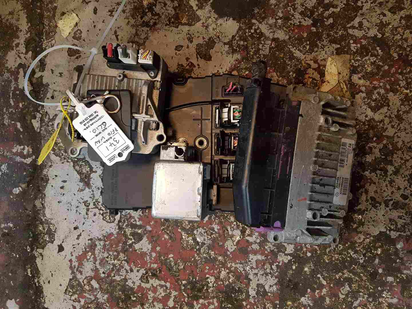 Thumb 2 Renault Clio MK3 2009-2012 1.6 16V Automatic ECU Set UCH Bcm Immobiliser + KEY