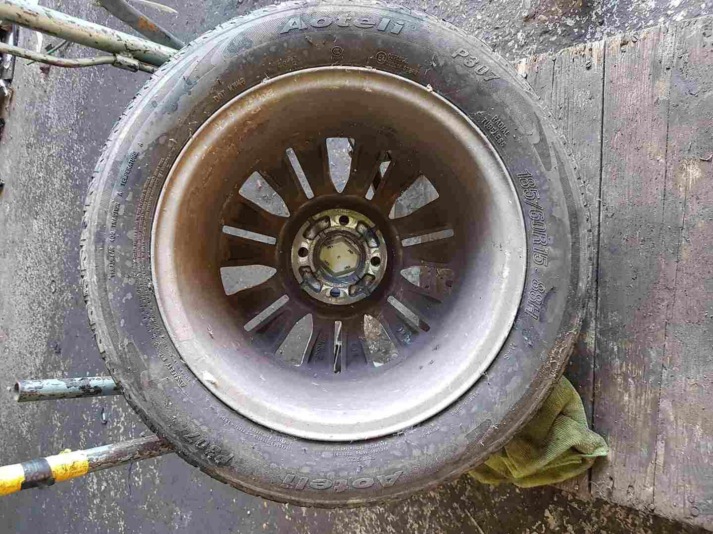 Thumb 4 Renault Clio MK3 2009-2012 Alloy Wheel DEL Arte 185 60 15 3/5 8200846129