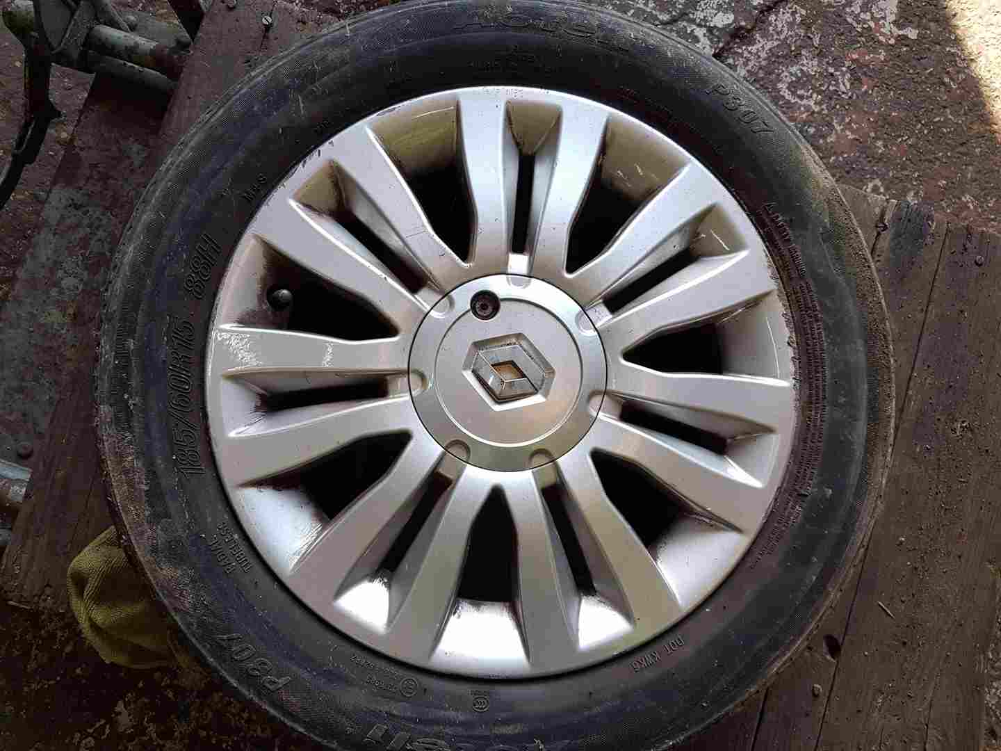 Thumb 5 Renault Clio MK3 2009-2012 Alloy Wheel DEL Arte 185 60 15 3/5 8200846129