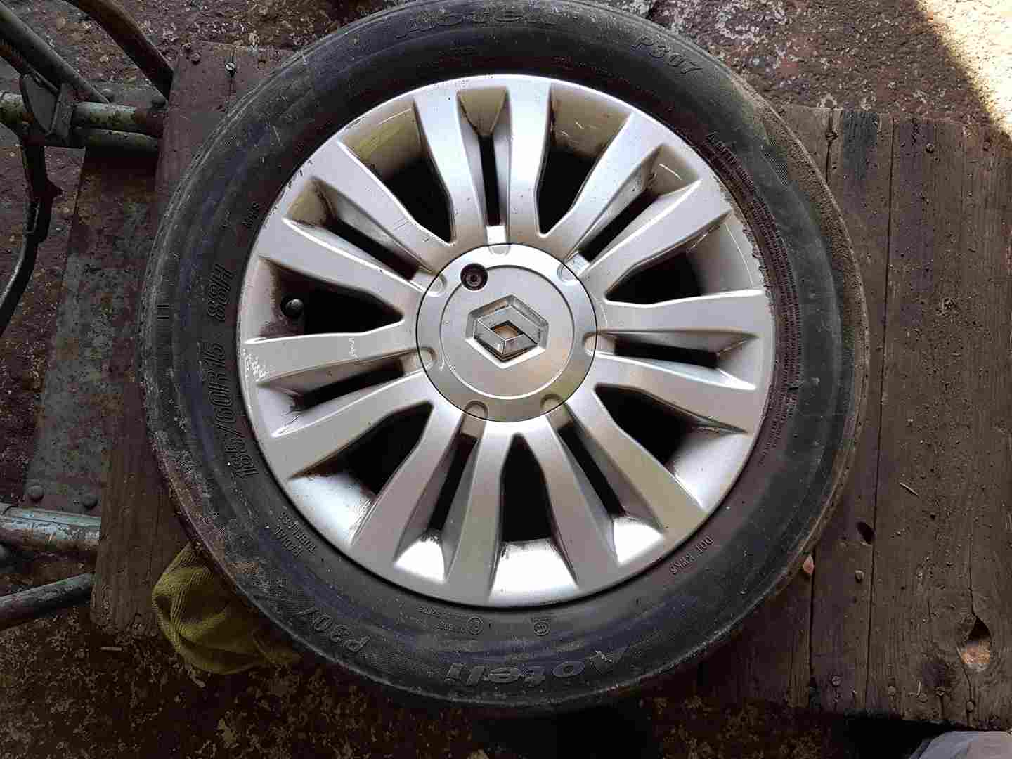 Thumb 6 Renault Clio MK3 2009-2012 Alloy Wheel DEL Arte 185 60 15 3/5 8200846129