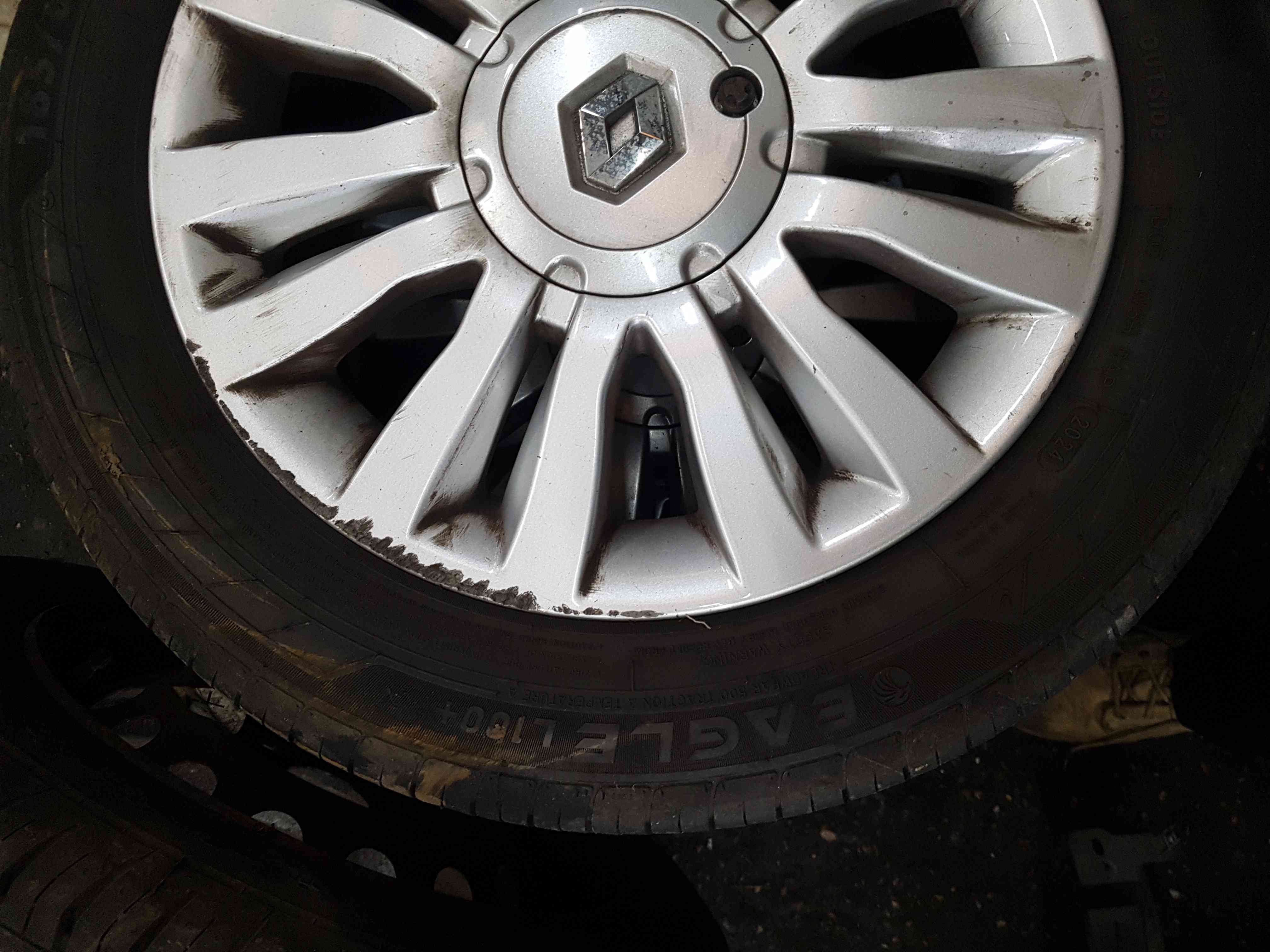 Thumb 2 Renault Clio MK3 2009-2012 Alloy Wheel Del Arte 185 60 15 3/5 8200846129