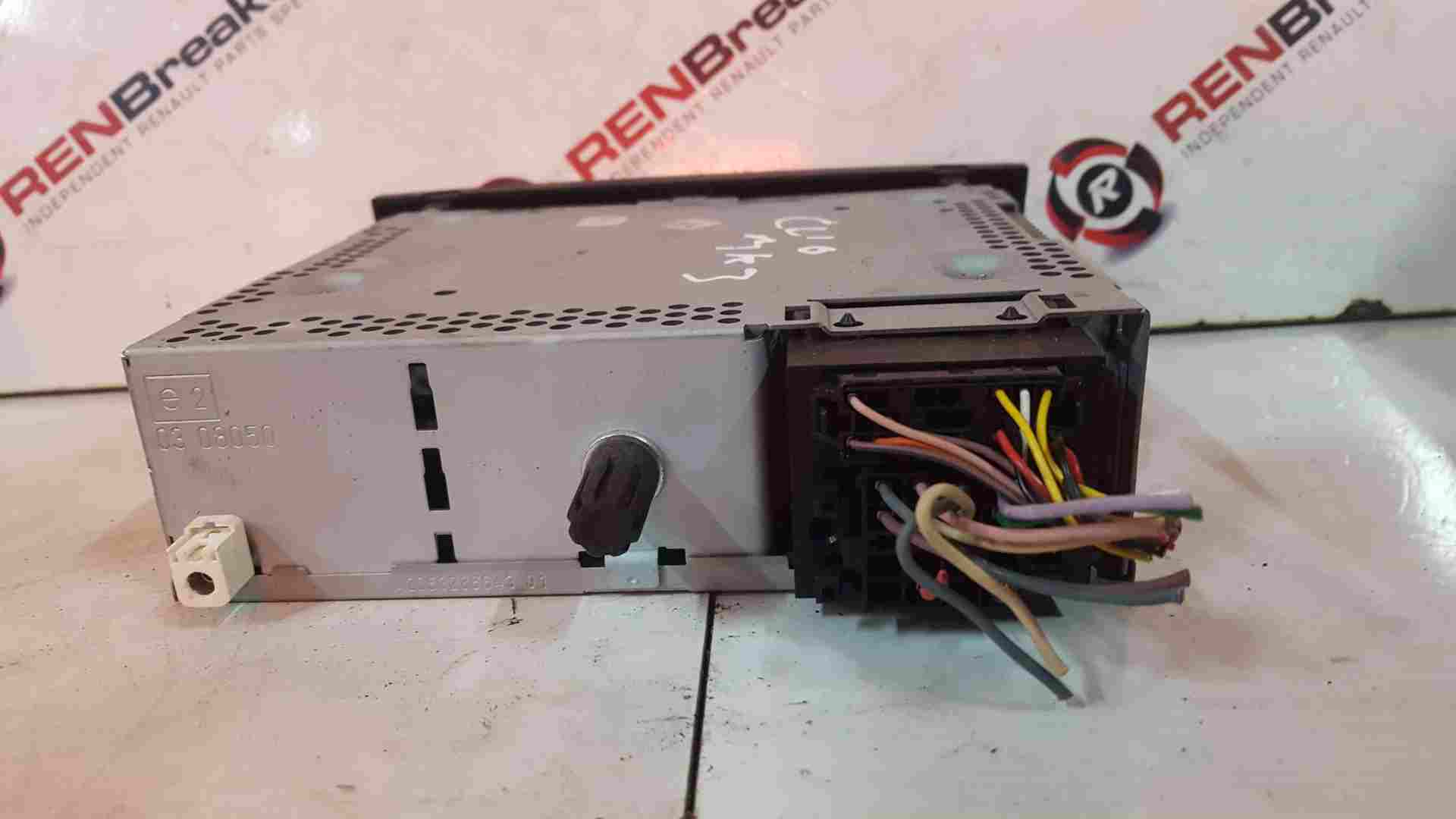 Thumb 4 Renault Clio MK3 2009-2012 Cd Player MP3 Radio + Code 281150038R