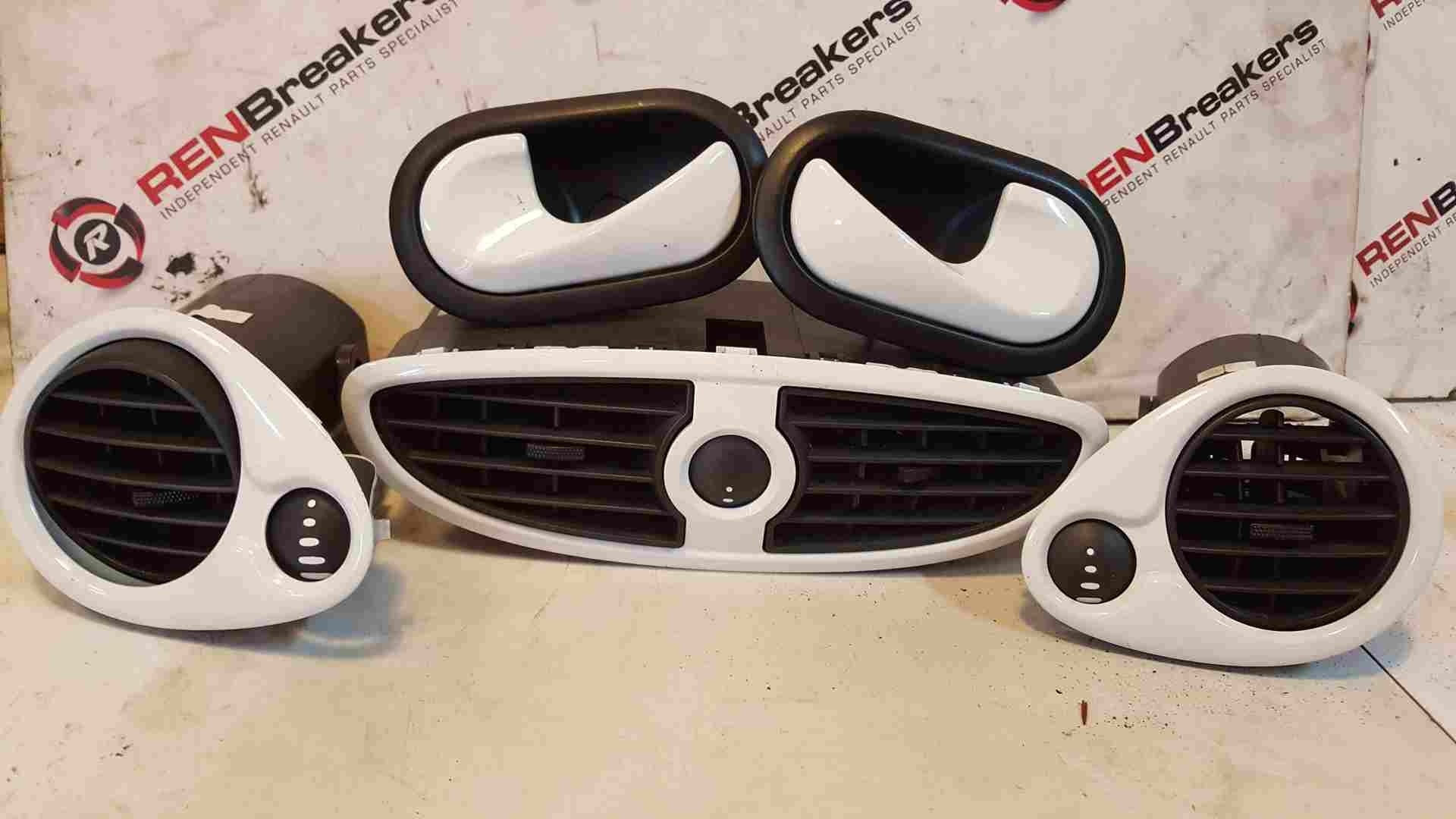 Renault Clio MK3 2009-2012 Centre Side Dashboard Heater Surround White SET Trims