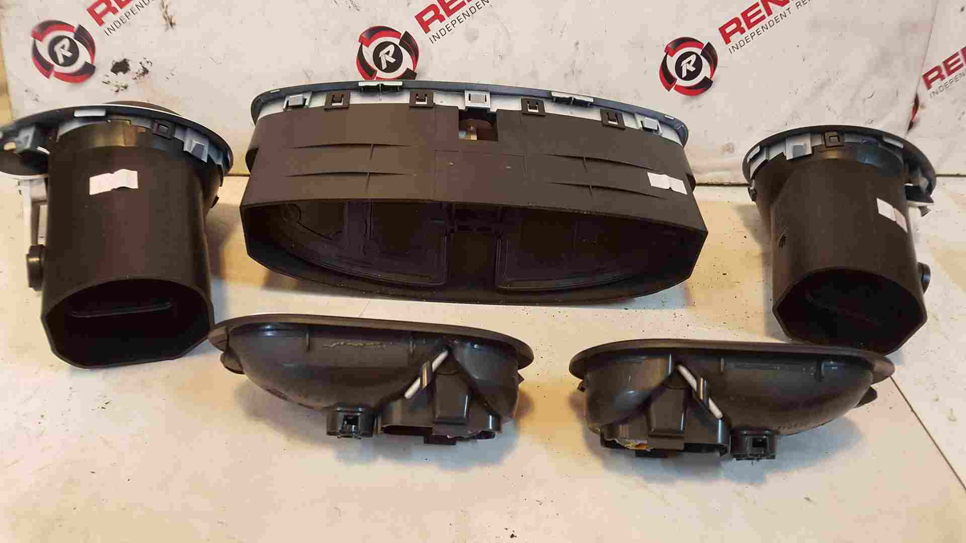 Thumb 4 Renault Clio MK3 2009-2012 Centre Side Dashboard Heater Surround White SET Trims