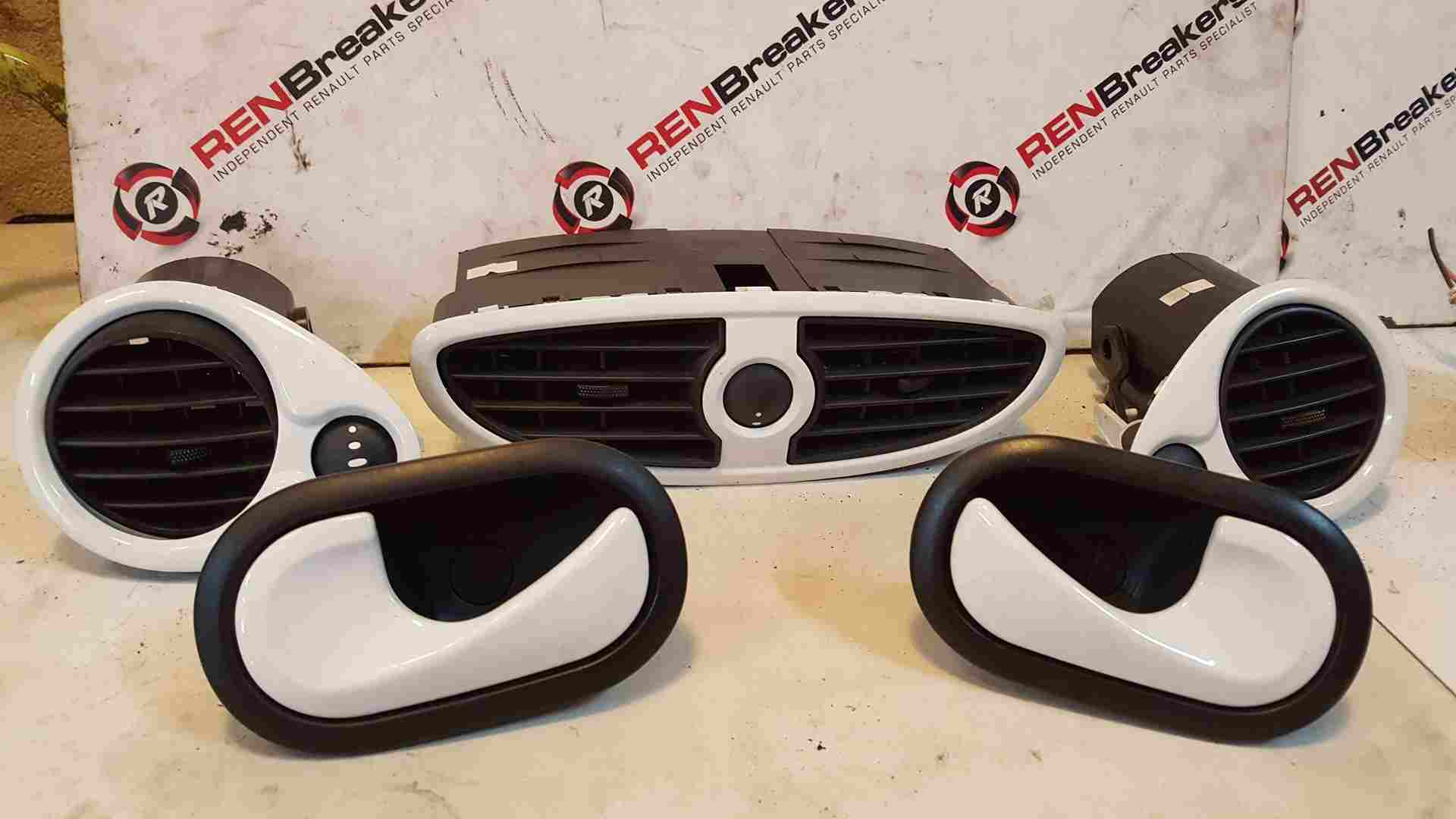 Thumb 6 Renault Clio MK3 2009-2012 Centre Side Dashboard Heater Surround White SET Trims