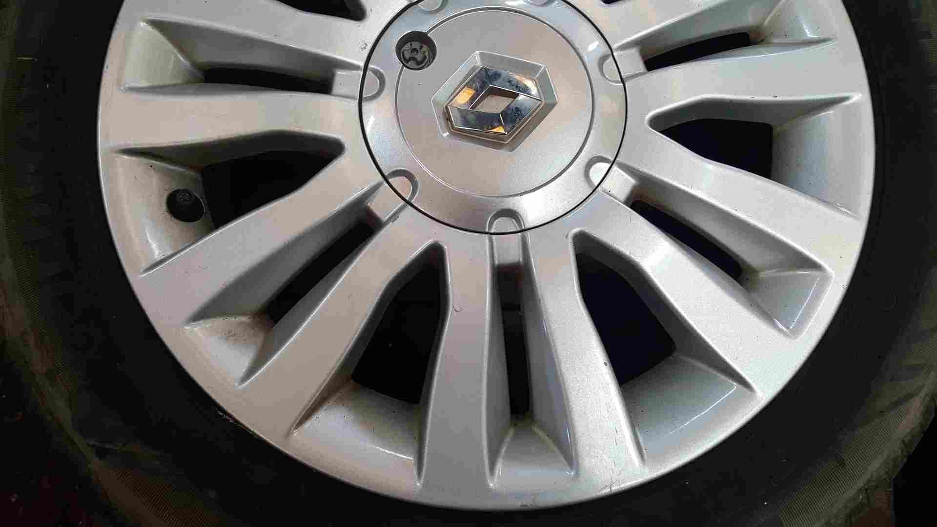 Thumb 2 Renault Clio MK3 2009-2012 DEL Arte Alloy Wheel + Tyre 185 60 15 Dented 2/5