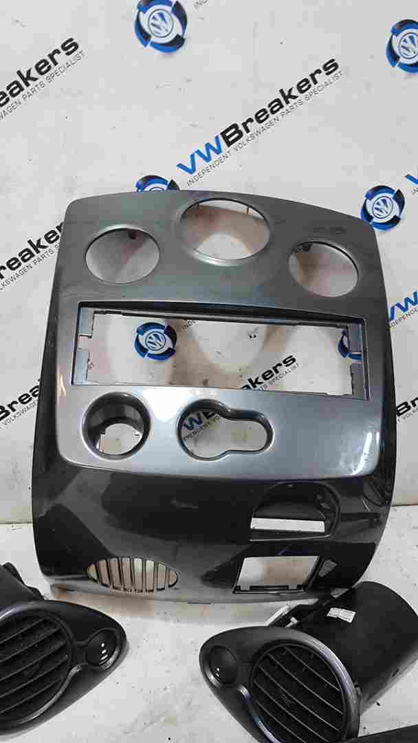 Thumb 2 Renault Clio MK3 2009-2012 Dashboard Trims Heater Vent Gloss Grey 8200407853