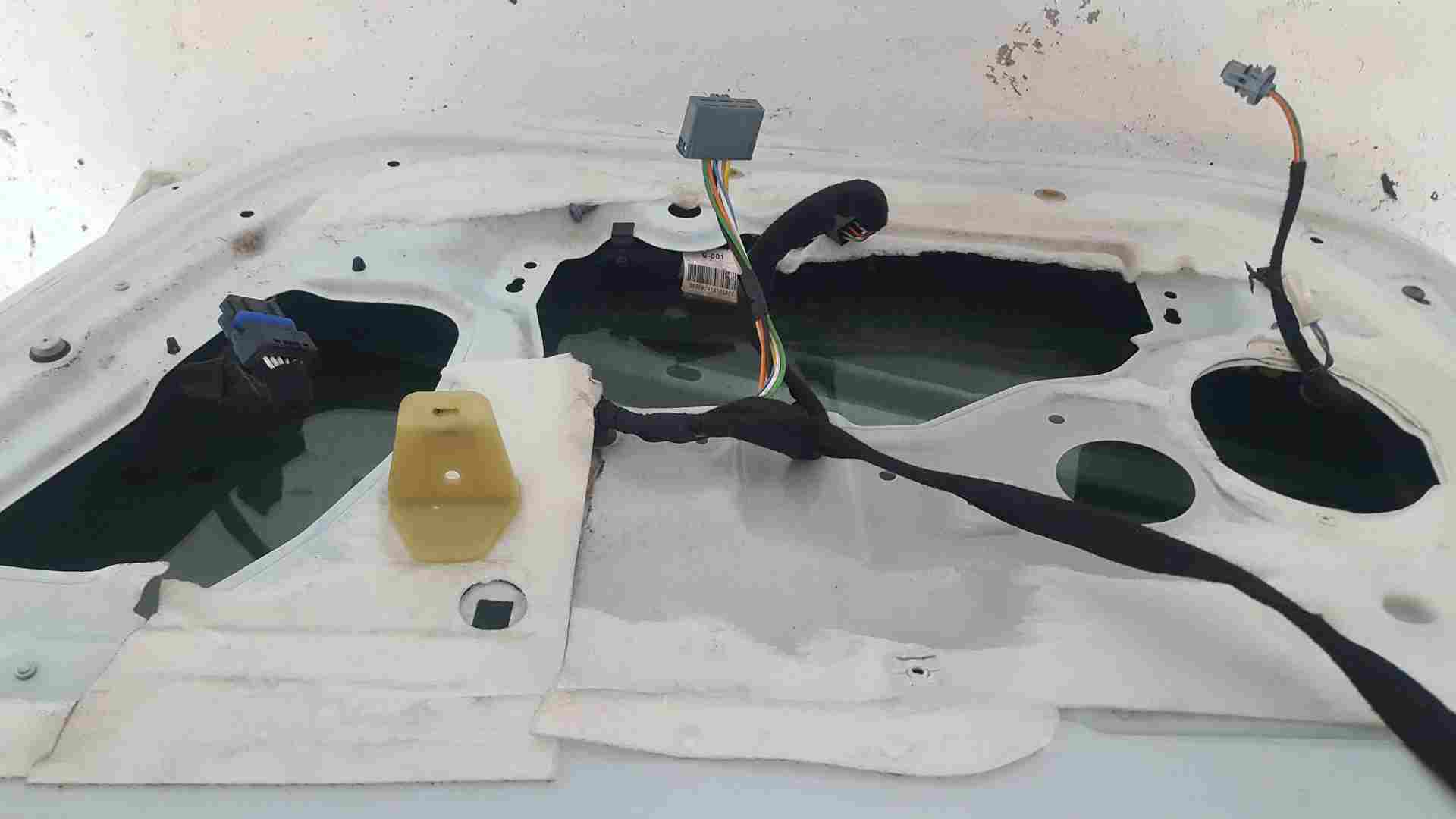 Thumb 3 Renault Clio MK3 2009-2012 Drivers OSF Front Door White Ov369 5Dr
