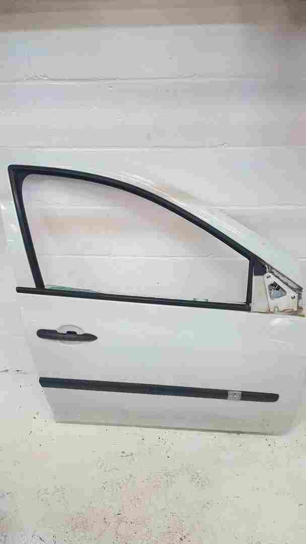 Renault Clio MK3 2009-2012 Drivers OSF Front Door White Ov369 5Dr