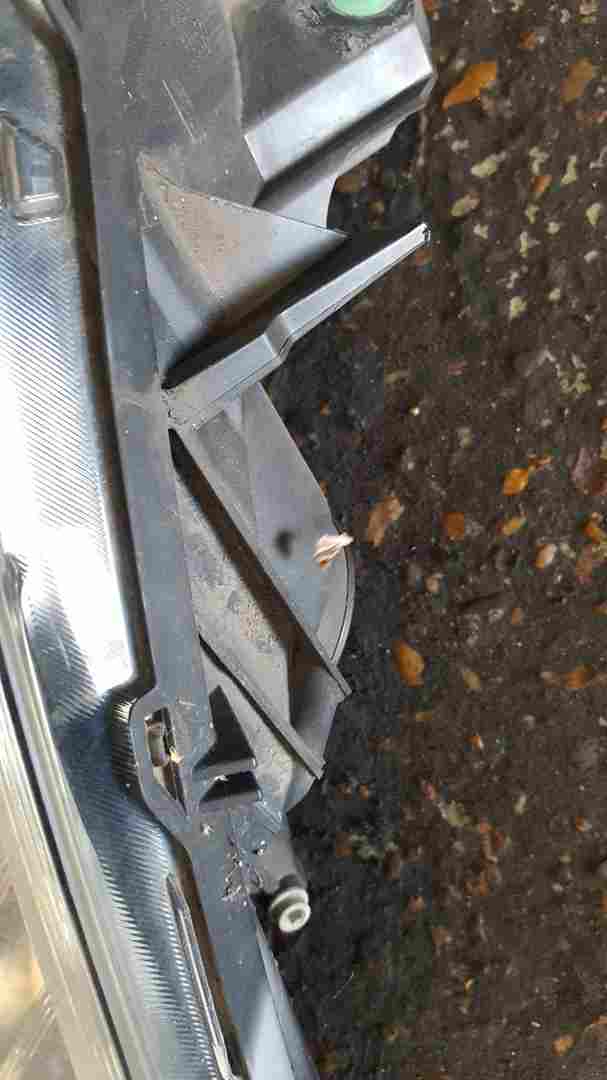 Thumb 2 Renault Clio MK3 2009-2012 Drivers OSF Front Headlight Black Backing Broken