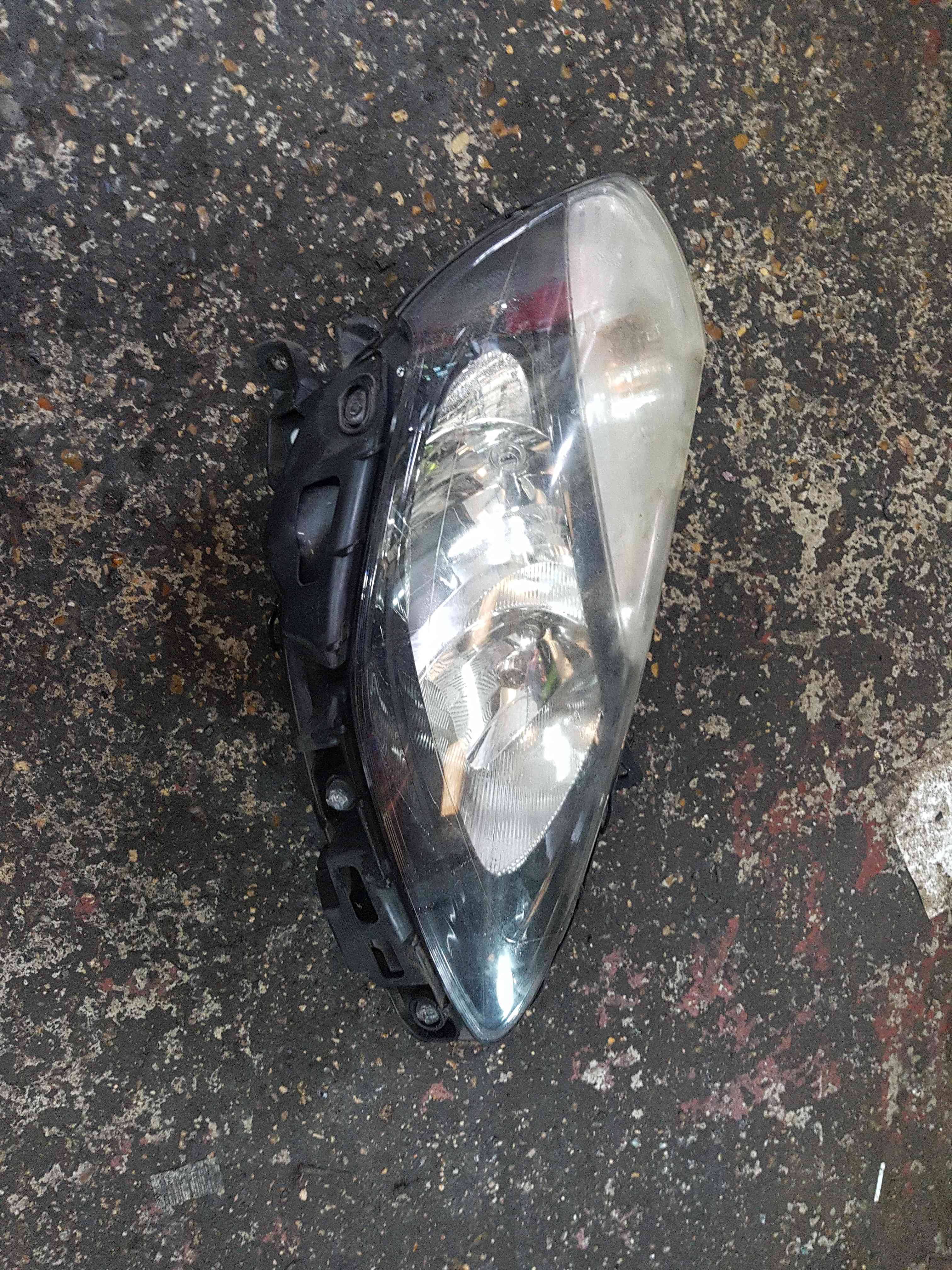 Thumb 8 Renault Clio MK3 2009-2012 Drivers OSF Front Headlight Black Backing Facelift