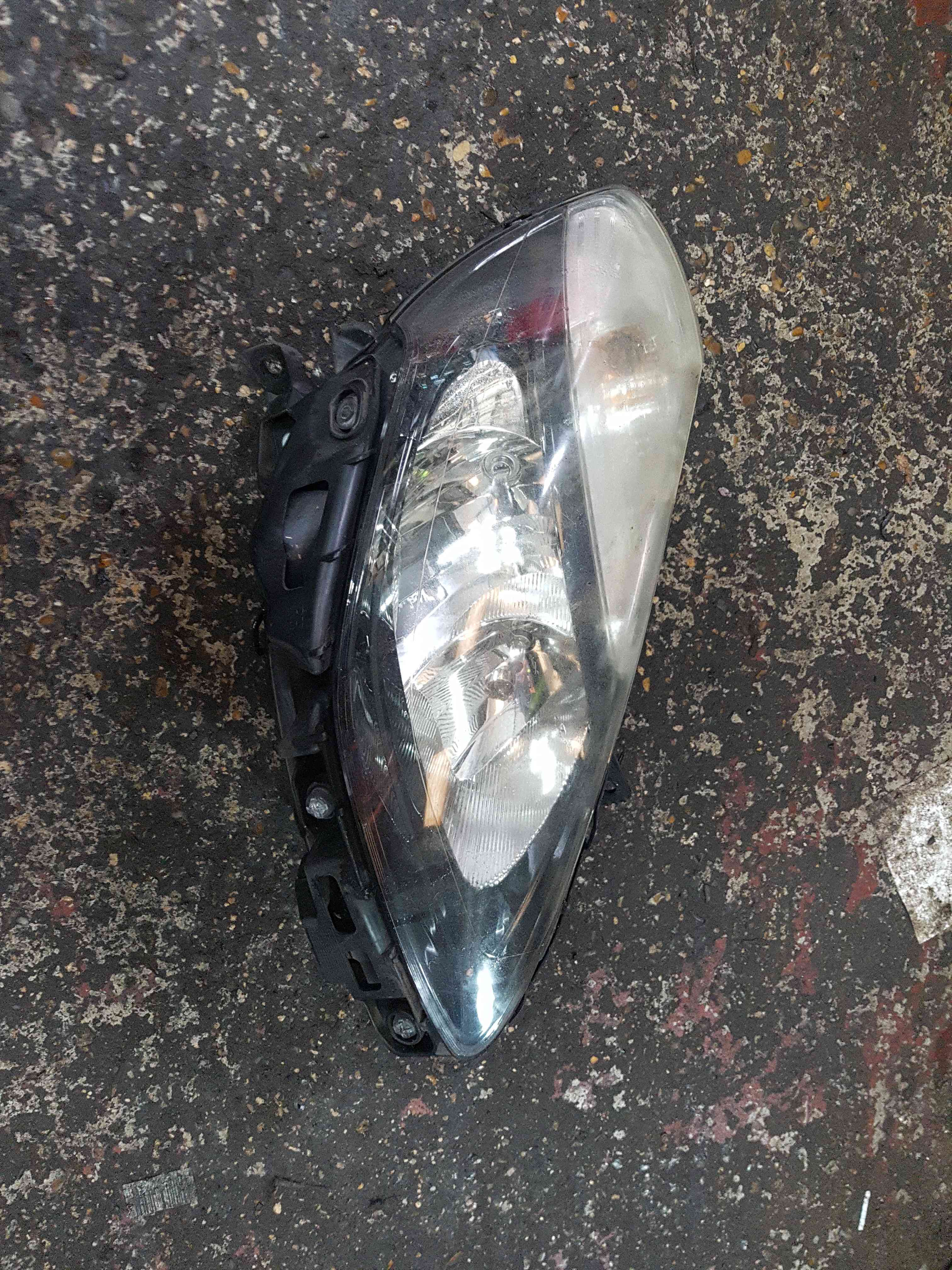 Thumb 6 Renault Clio MK3 2009-2012 Drivers OSF Front Headlight Black Backing Facelift