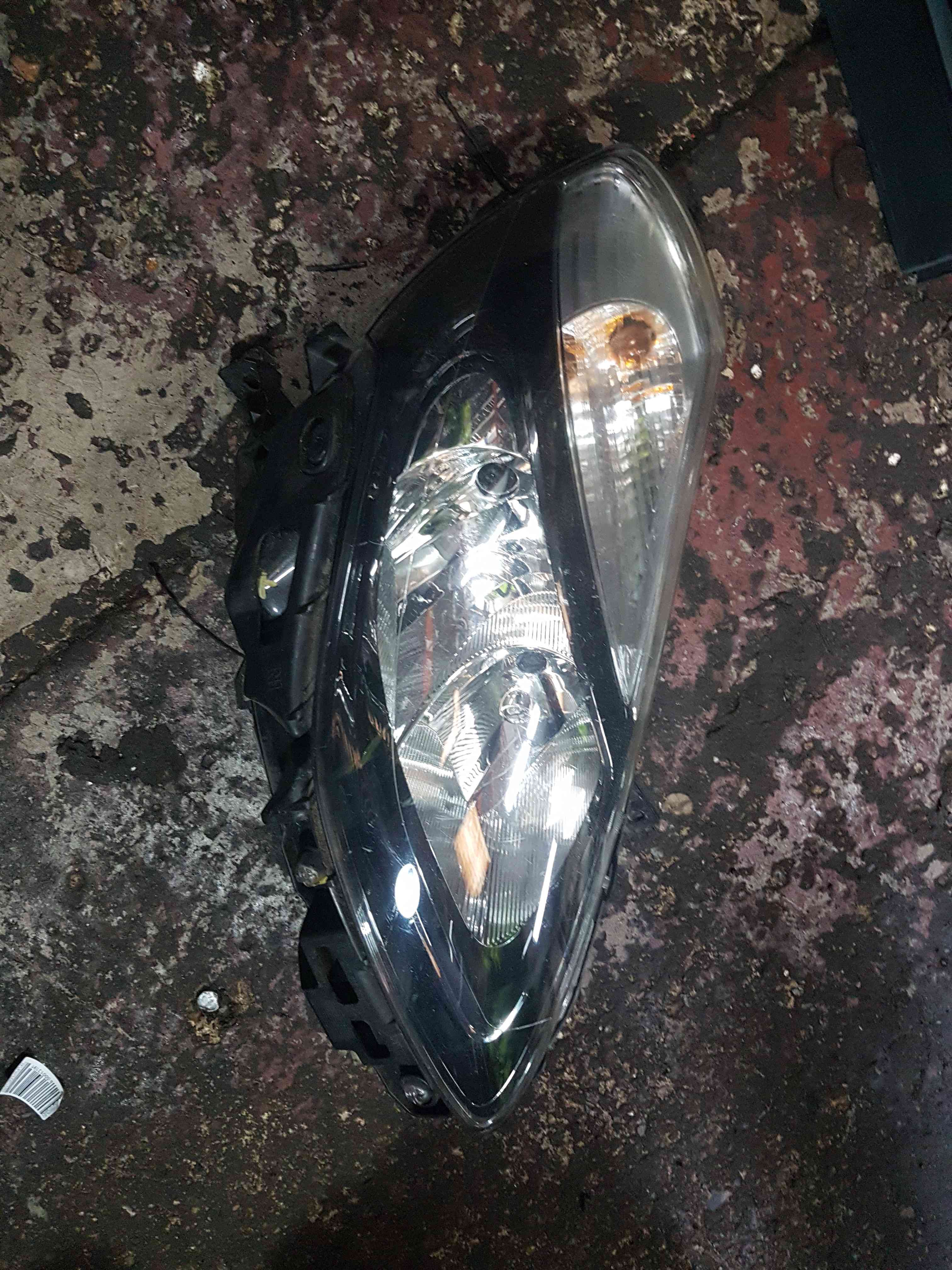 Thumb 2 Renault Clio MK3 2009-2012 Drivers OSF Front Headlight Black Backing Facelift