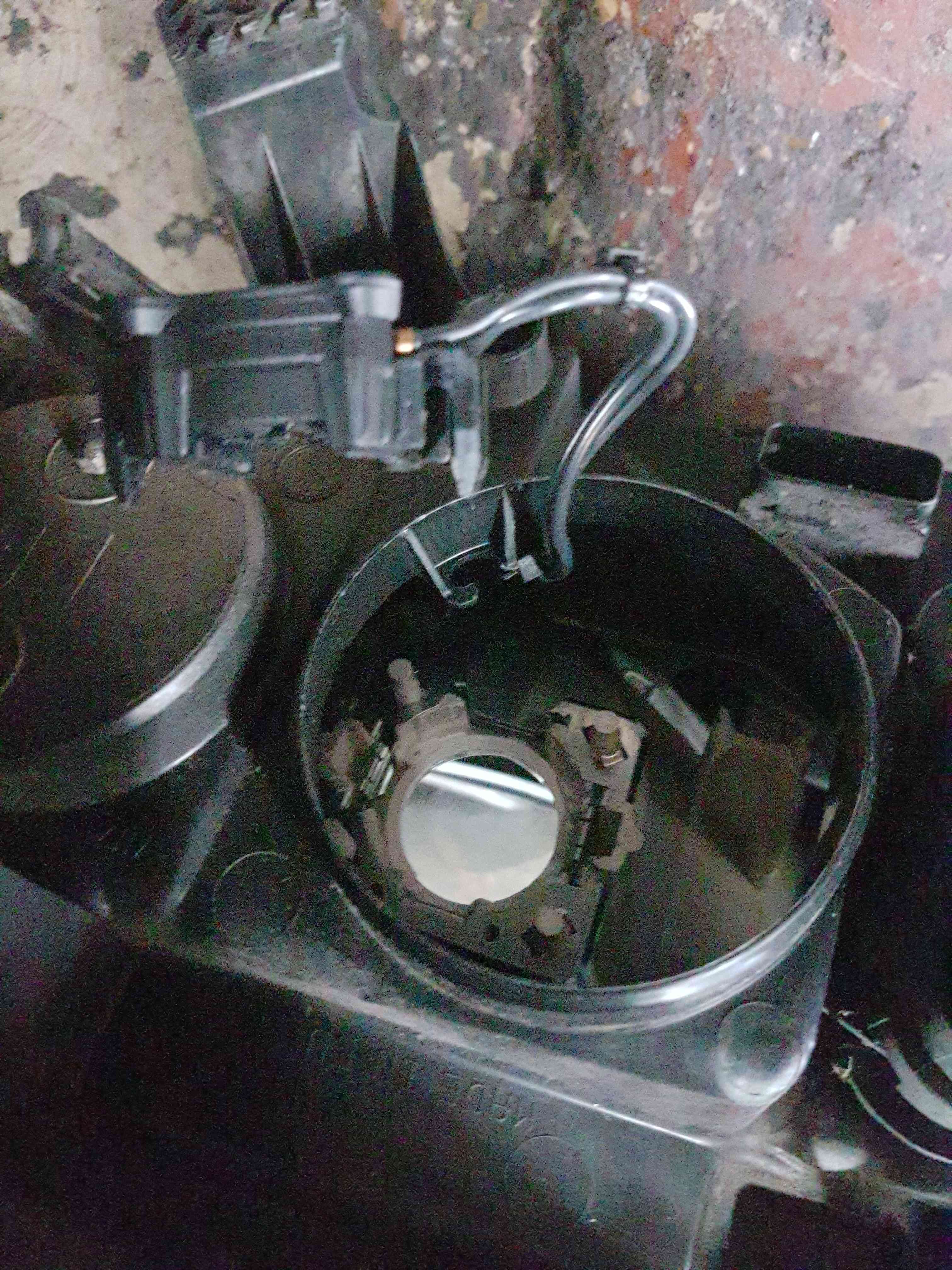 Thumb 7 Renault Clio MK3 2009-2012 Drivers OSF Front Headlight Black Backing Facelift