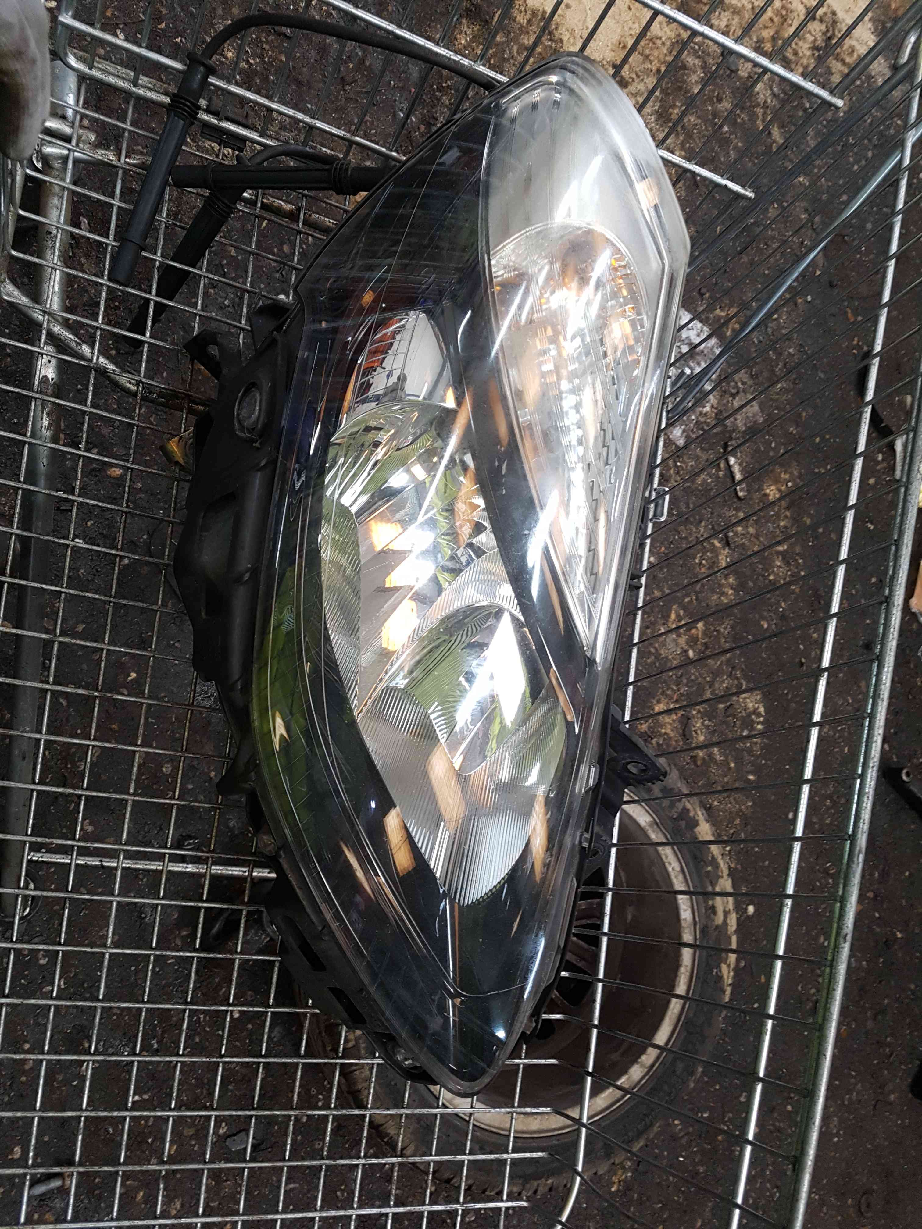 Thumb 2 Renault Clio MK3 2009-2012 Drivers OSF Front Headlight Black Backing Facelift