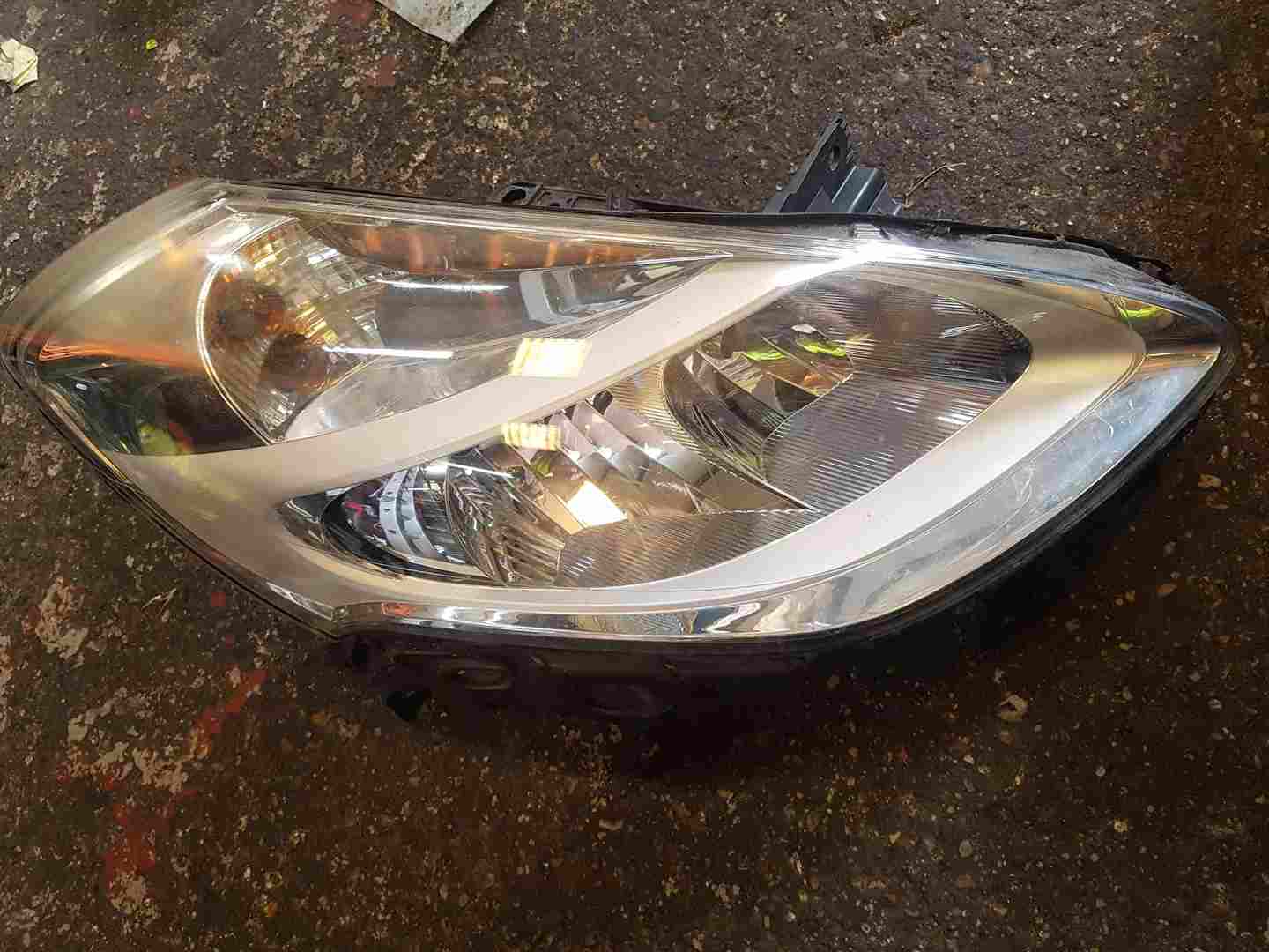 Thumb 2 Renault Clio MK3 2009-2012 Drivers OSF Front Headlight Lens damage