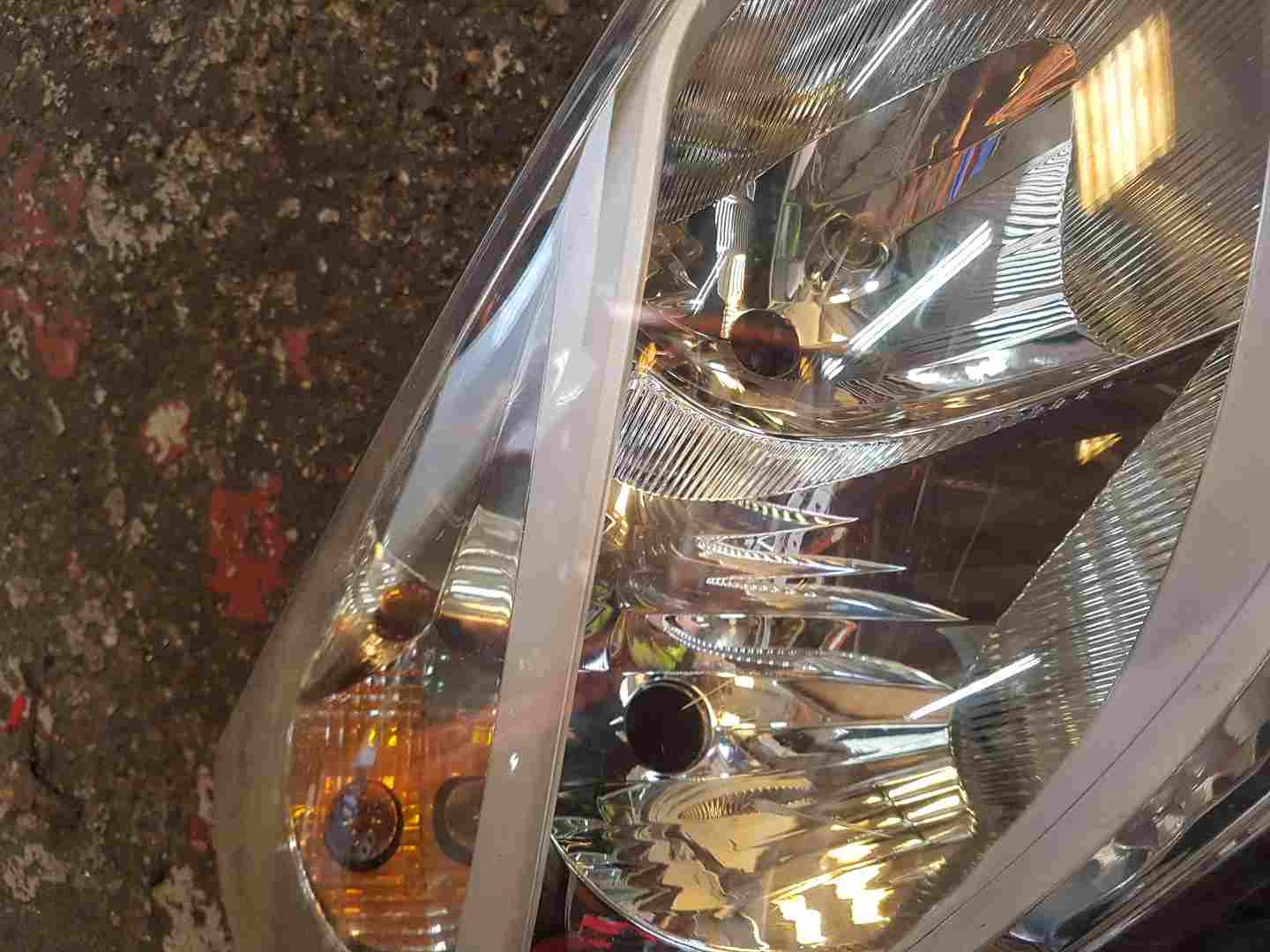 Thumb 4 Renault Clio MK3 2009-2012 Drivers OSF Front Headlight Lens damage