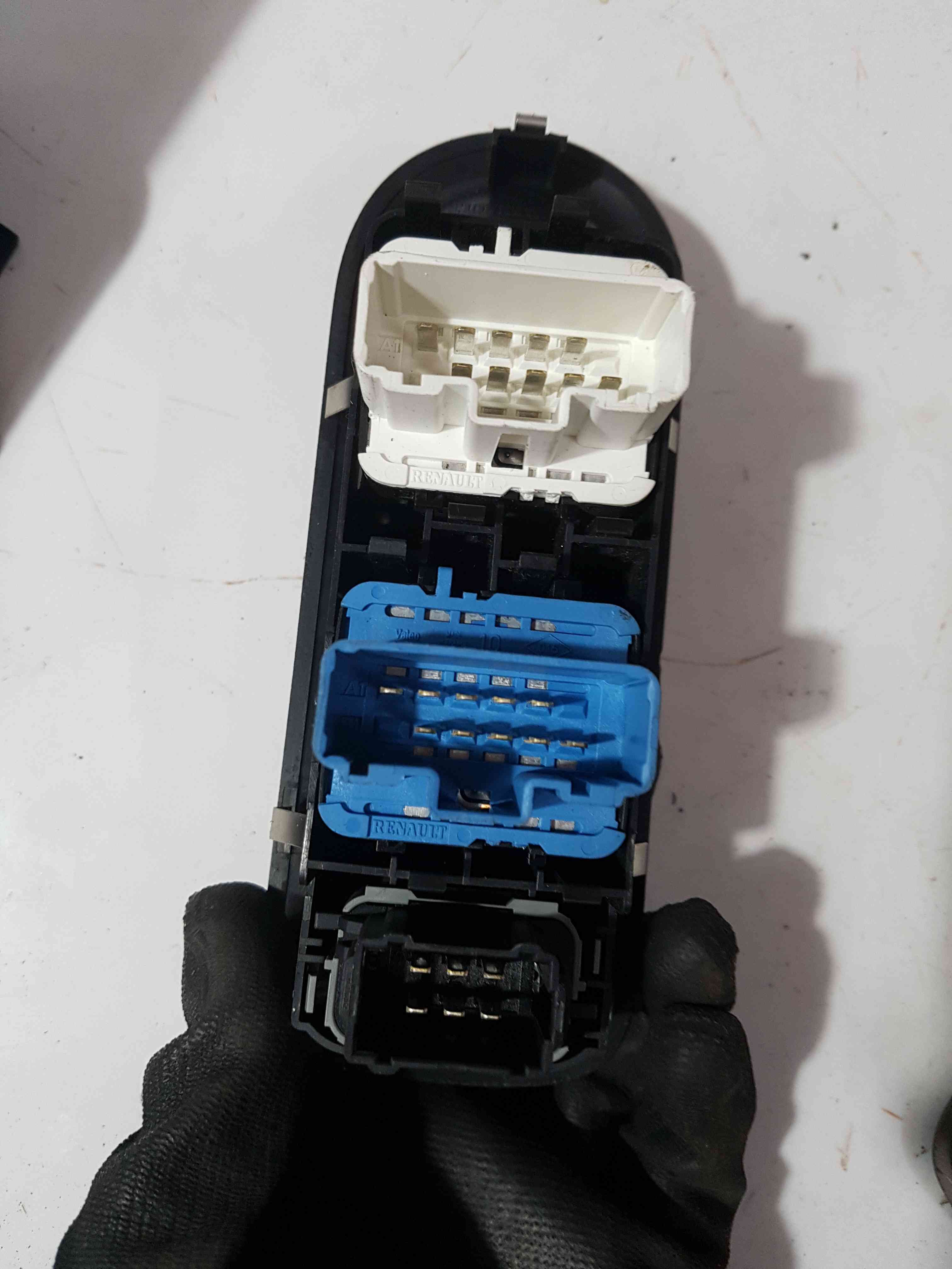 Thumb 3 Renault Clio MK3 2009-2012 Drivers OSF Front Window Switches + Trim