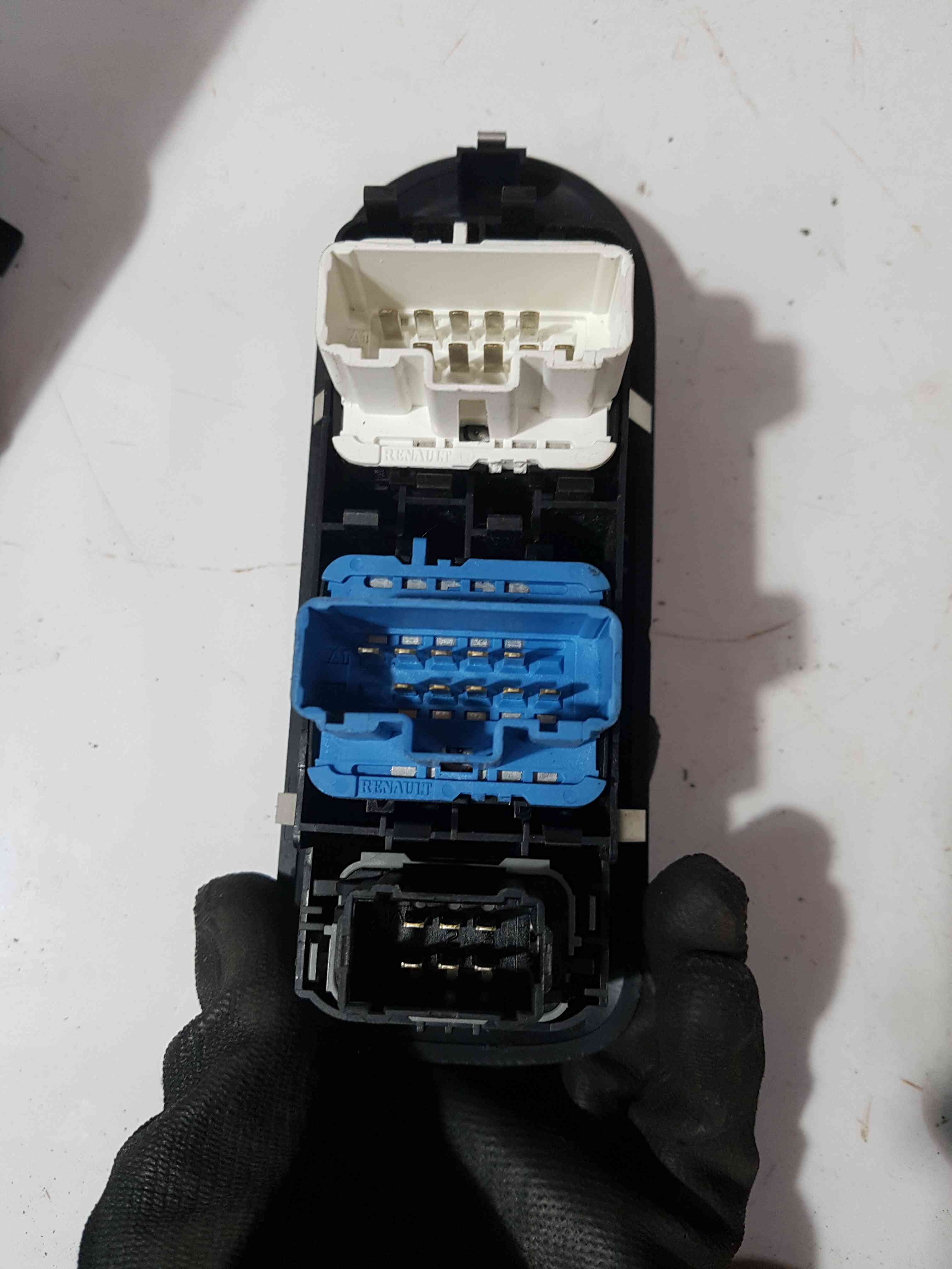 Thumb 4 Renault Clio MK3 2009-2012 Drivers OSF Front Window Switches + Trim