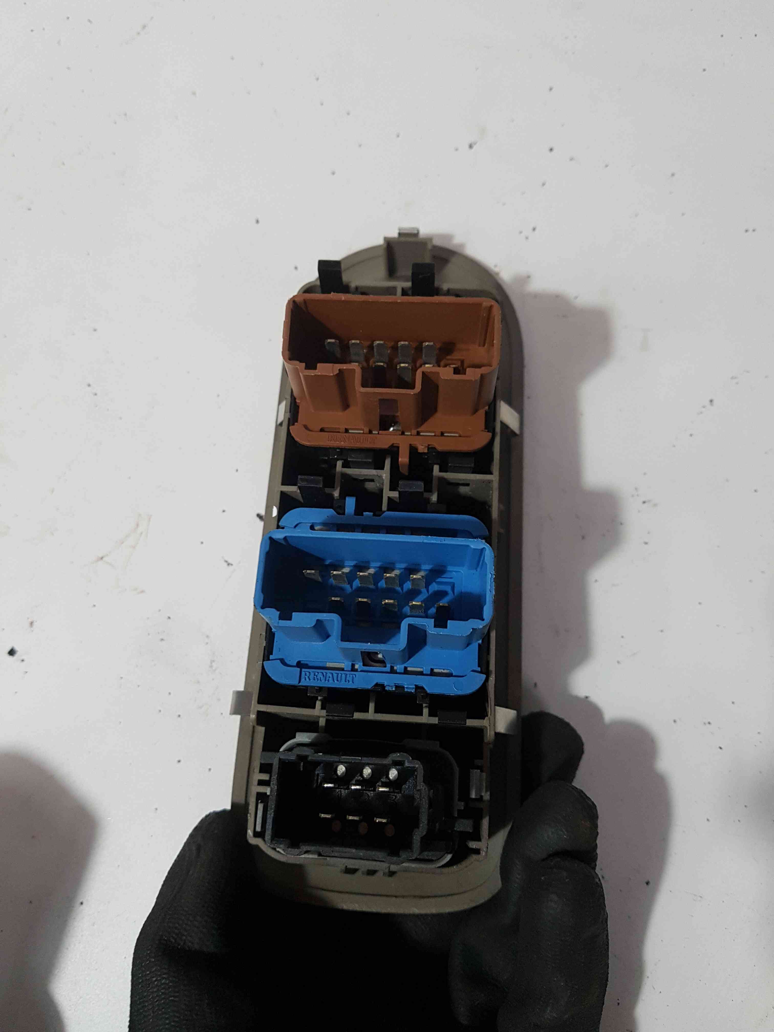 Thumb 3 Renault Clio MK3 2009-2012 Drivers OSF Front Window Switches AND Trim