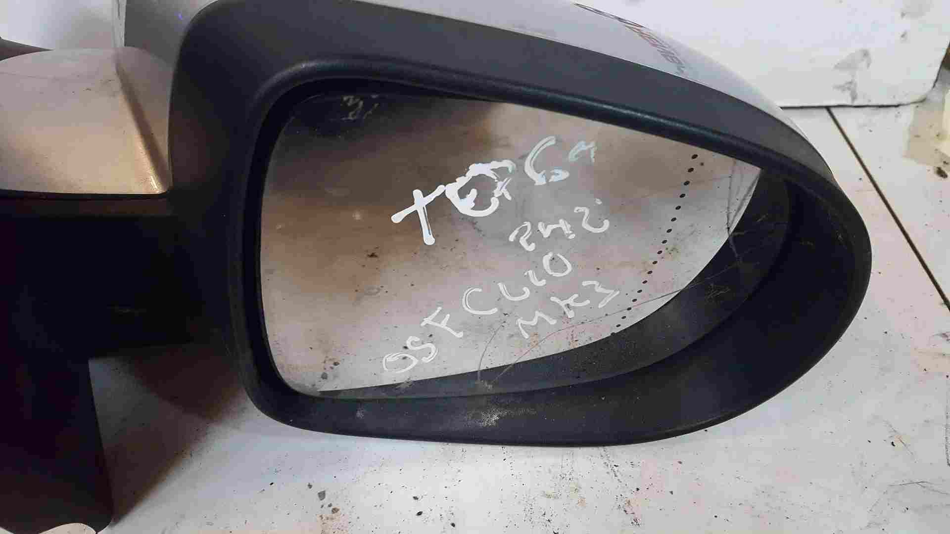 Thumb 4 Renault Clio MK3 2009-2012 Drivers Os Wing Mirror Silver Ted69 Cracked