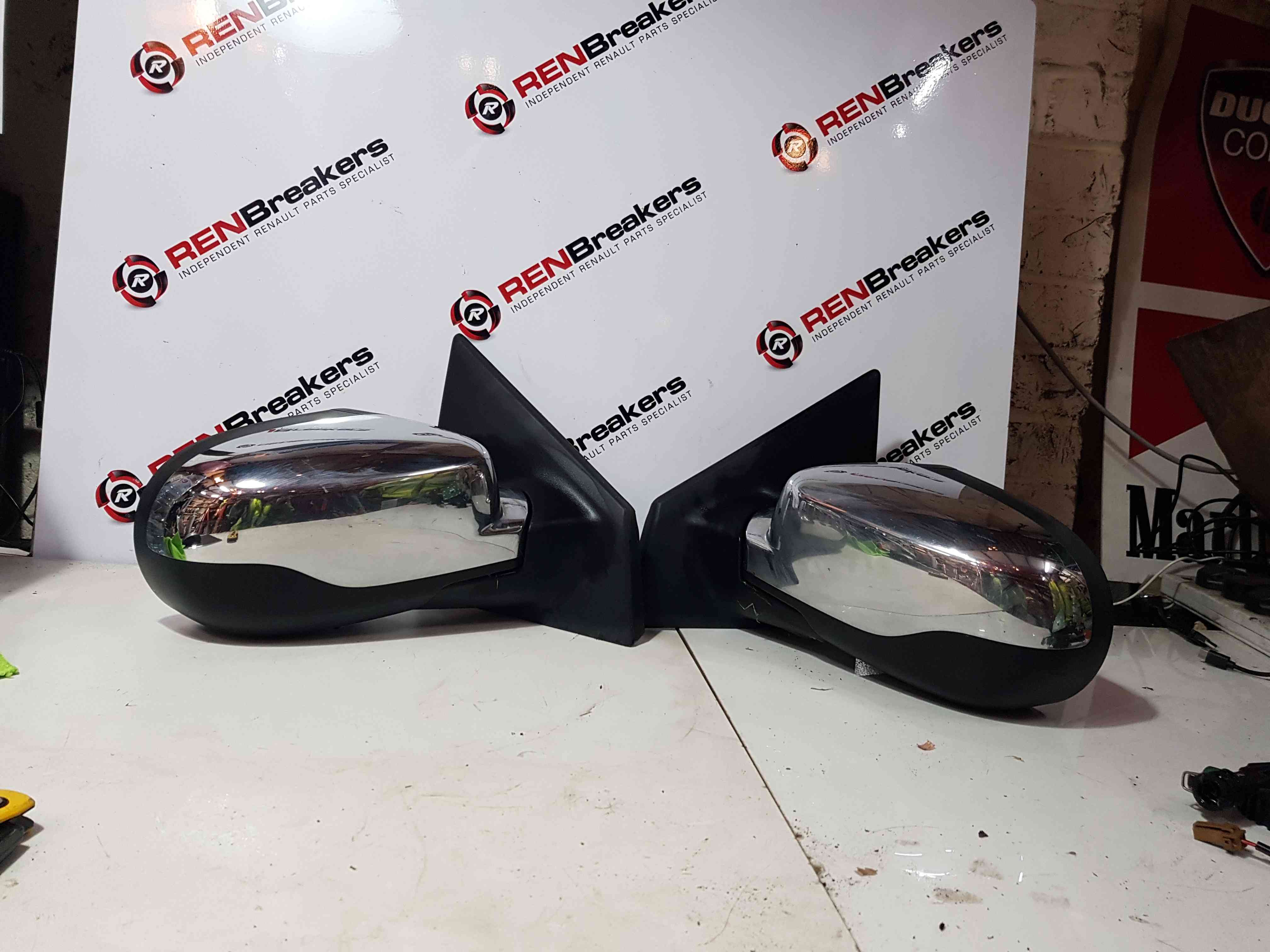 Thumb 2 Renault Clio MK3 2009-2012 Drivers Passenger Os Ns Wing Mirror Silver Chrome 