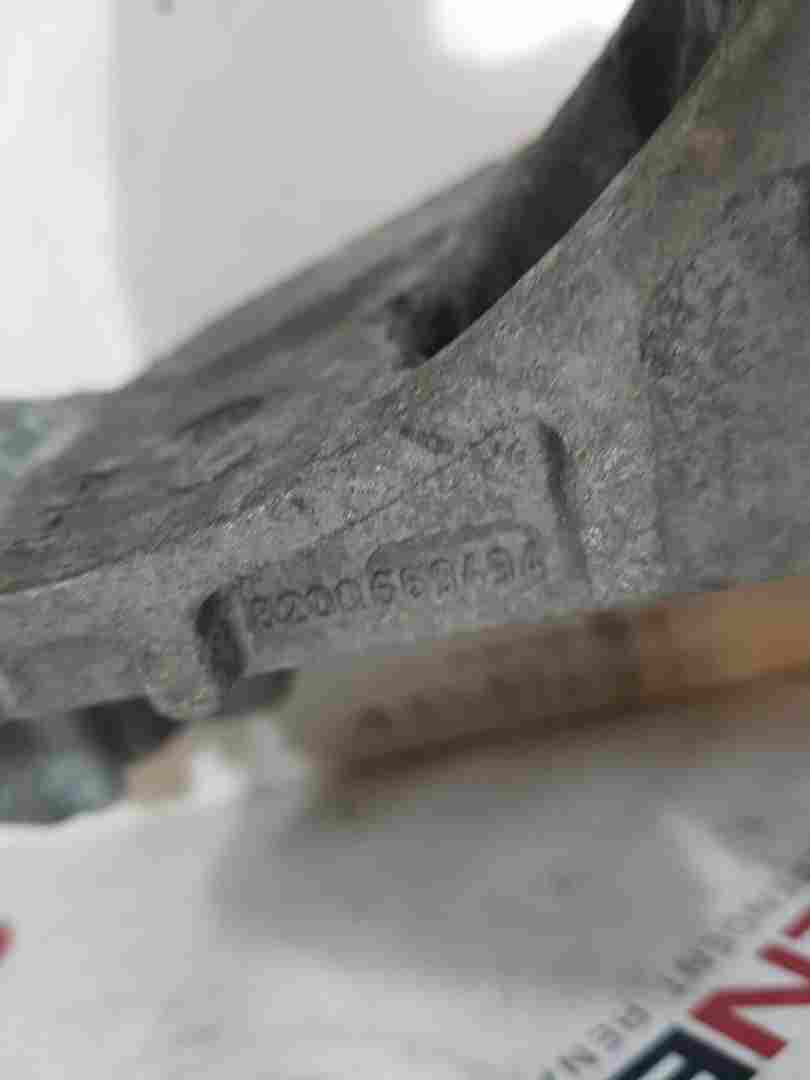 Thumb 3 Renault Clio MK3 2009-2012 Engine Mount Bracket Alternator Aircon Pump