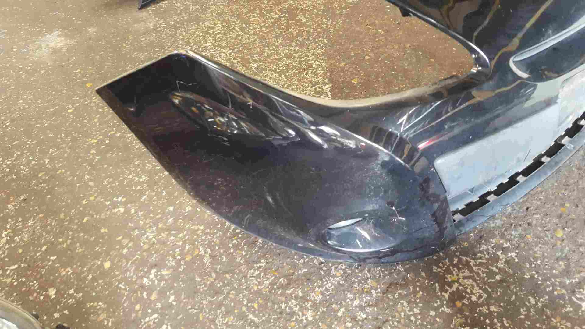 Thumb 4 Renault Clio MK3 2009-2012 Front Bumper Black 676 185