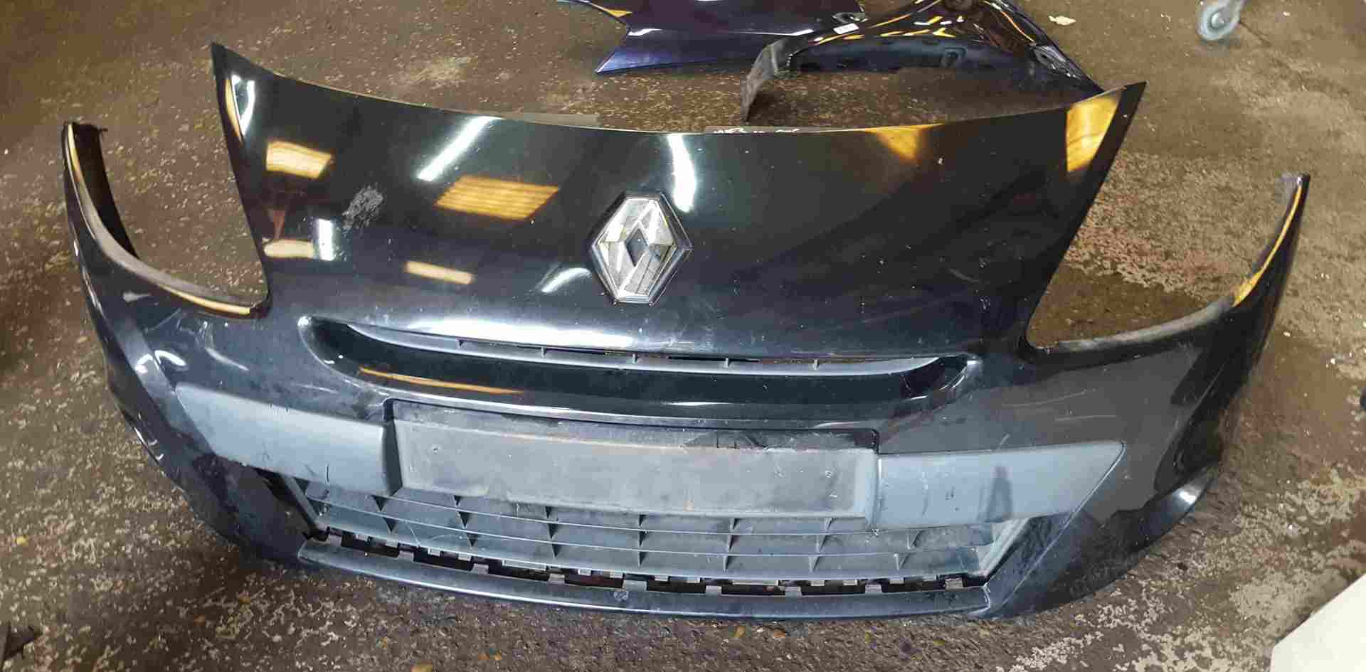 Renault Clio MK3 2009-2012 Front Bumper Black 676 185