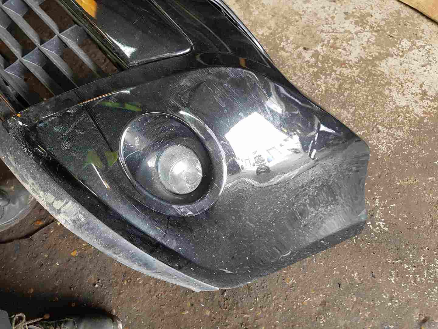 Thumb 7 Renault Clio MK3 2009-2012 Front Bumper Black 676 195 damage