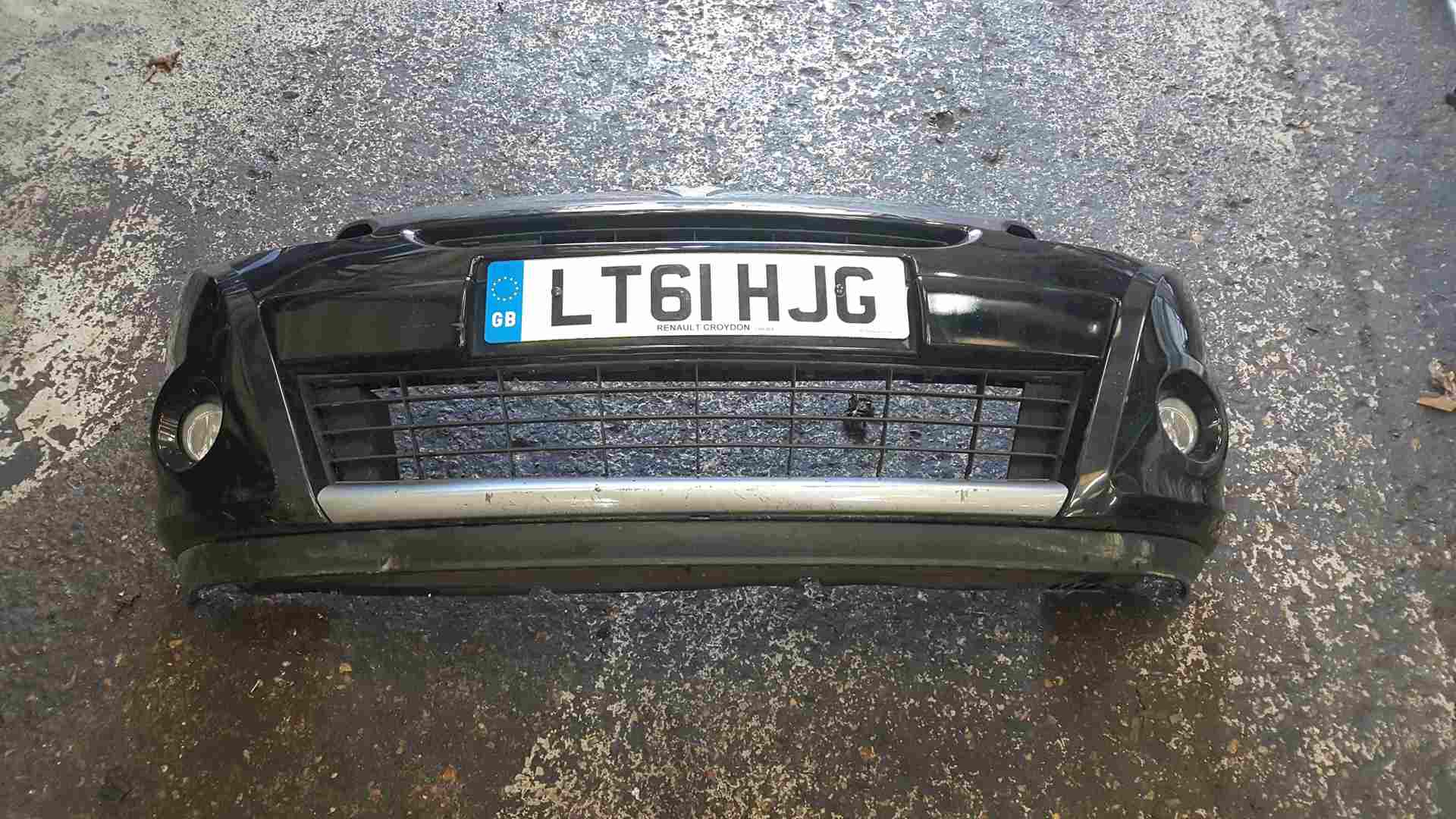 Renault Clio MK3 2009-2012 Front Bumper Black 676