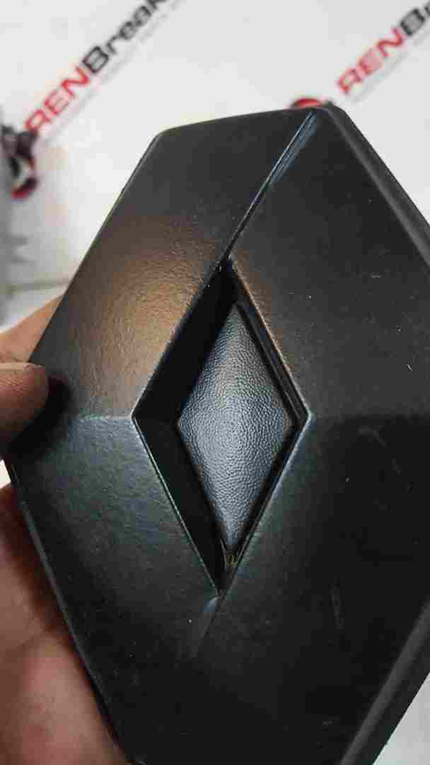 Thumb 4 Renault Clio MK3 2009-2012 Front Bumper Diamond Badge Emblem Black Wrapped