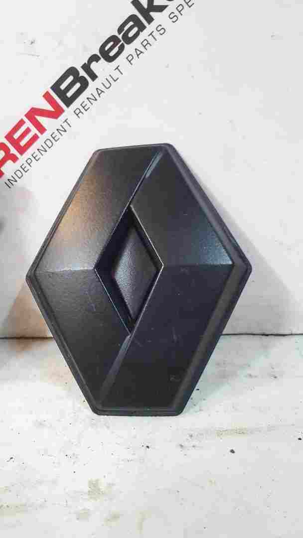 Thumb 7 Renault Clio MK3 2009-2012 Front Bumper Diamond Badge Emblem Black Wrapped