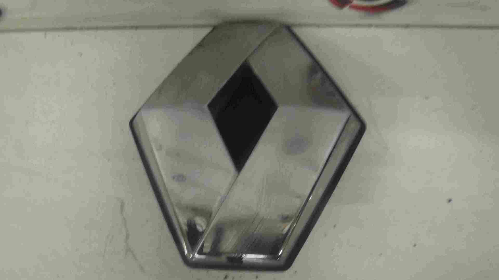 Renault Clio MK3 2009-2012 Front Bumper Diamond Badge