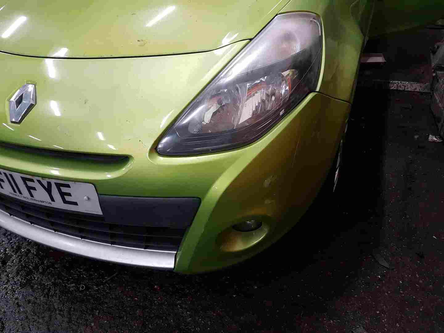 Thumb 3 Renault Clio MK3 2009-2012 Front Bumper Green Tednq 195