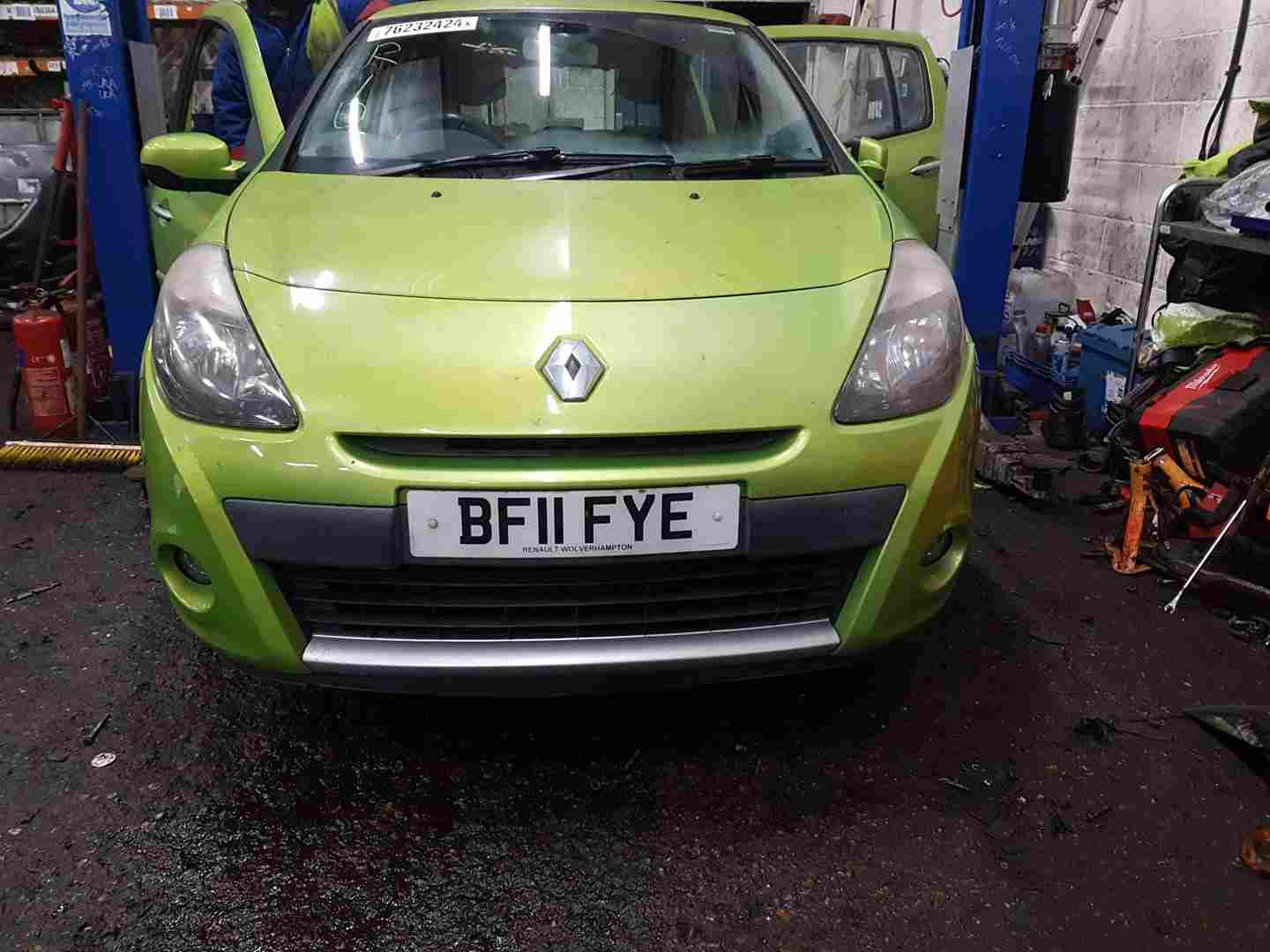 Renault Clio MK3 2009-2012 Front Bumper Green Tednq 195