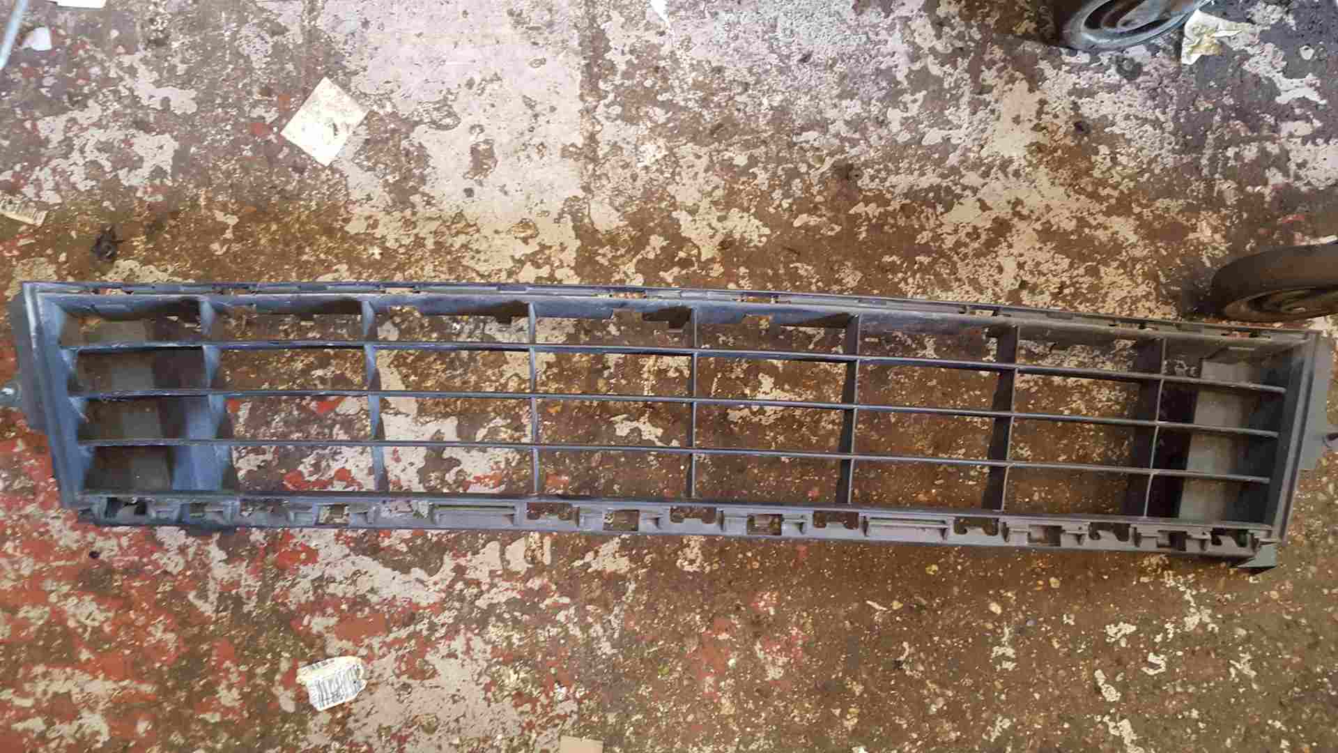 Thumb 2 Renault Clio MK3 2009-2012 Front Bumper Grille Grill Insert  622541459R