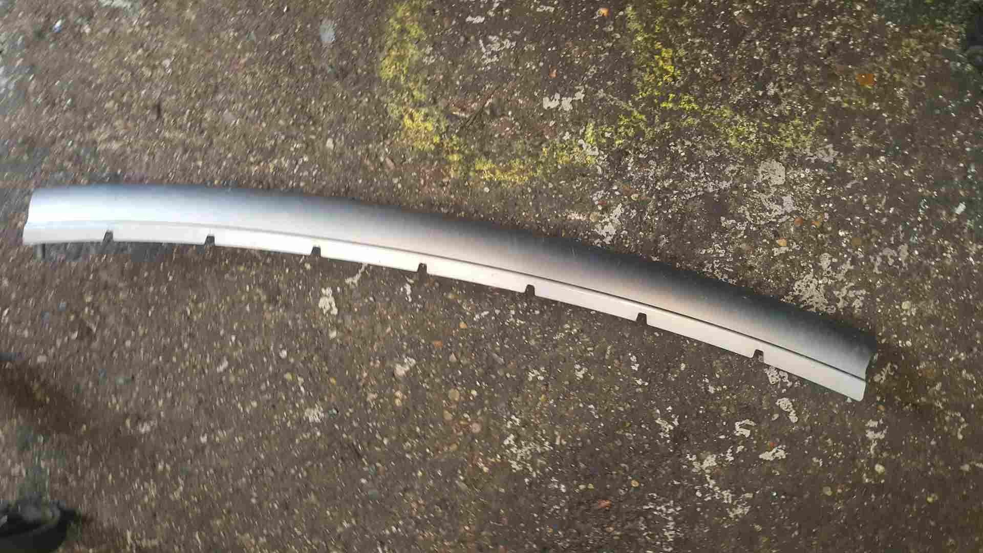 Renault Clio MK3 2009-2012 Front Bumper Lower Insert Silver 620843348R