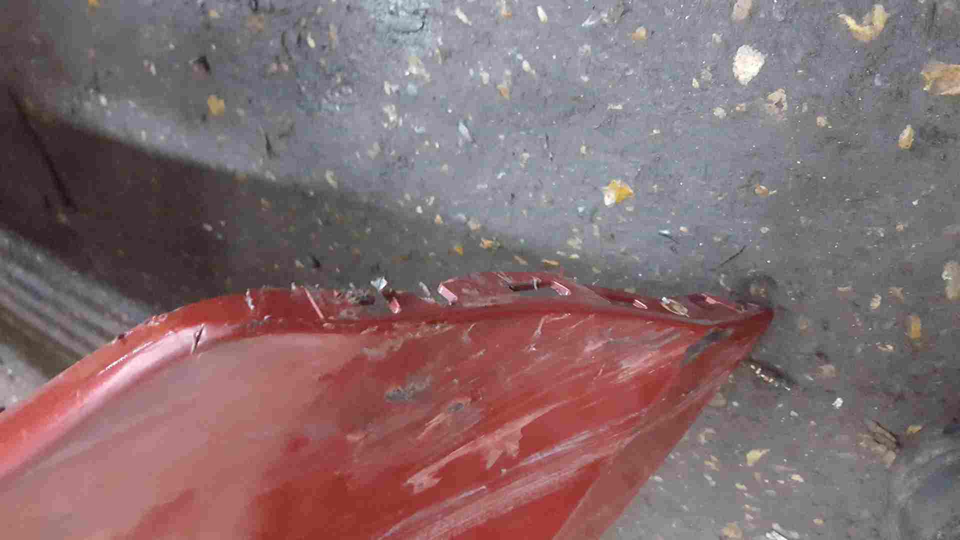 Thumb 6 Renault Clio MK3 2009-2012 Front Bumper RED Tennj Facelift 195 Damaged